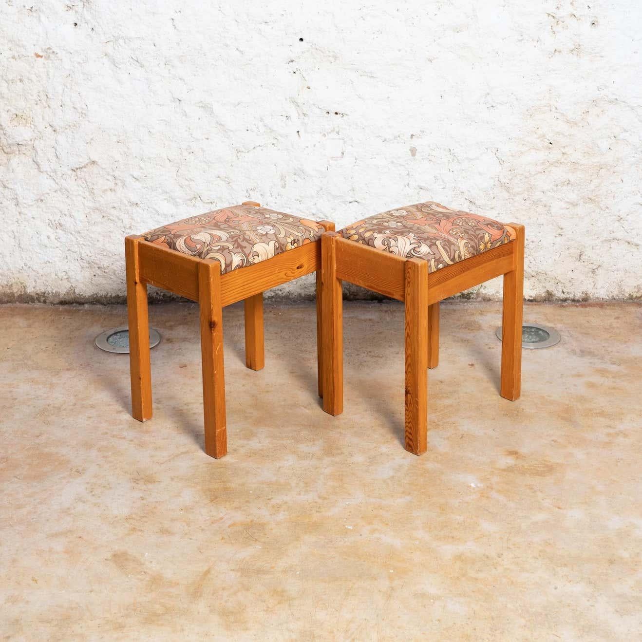 Set of Two Traditional Catalan Pine Stools in Original Fabric, circa 1960 For Sale 7