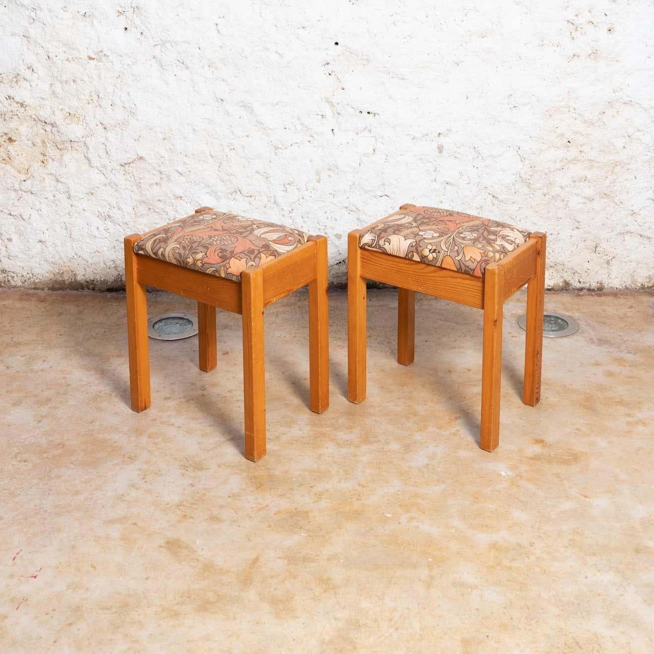 Set of Two Traditional Catalan Pine Stools in Original Fabric, circa 1960 For Sale 1