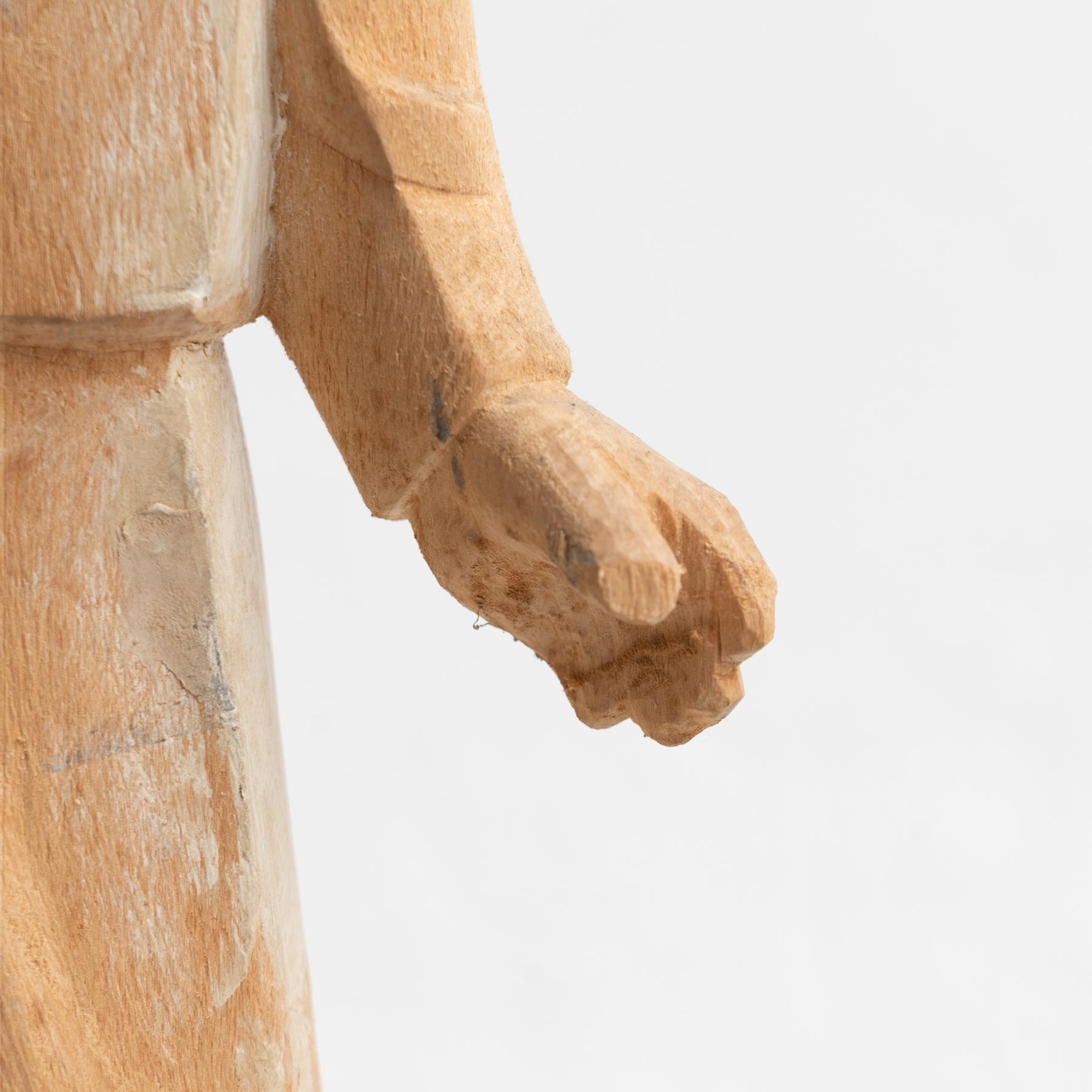 Set di due sculture in legno con schizzo preliminare tornito tradizionale in vendita 1