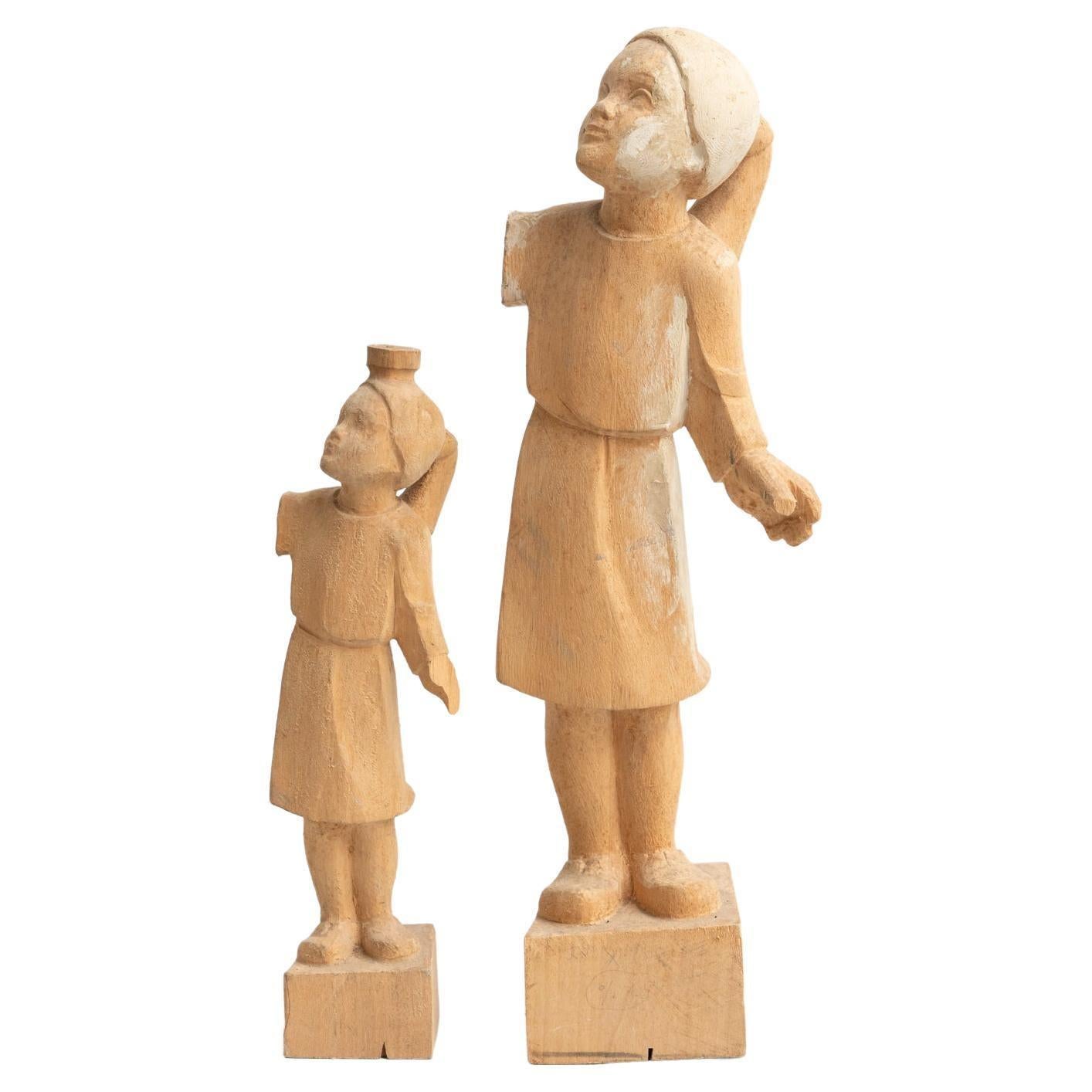 Set von zwei traditionellen gedrechselten Holzskulpturen aus der prähistorischen Skizze aus Holz
