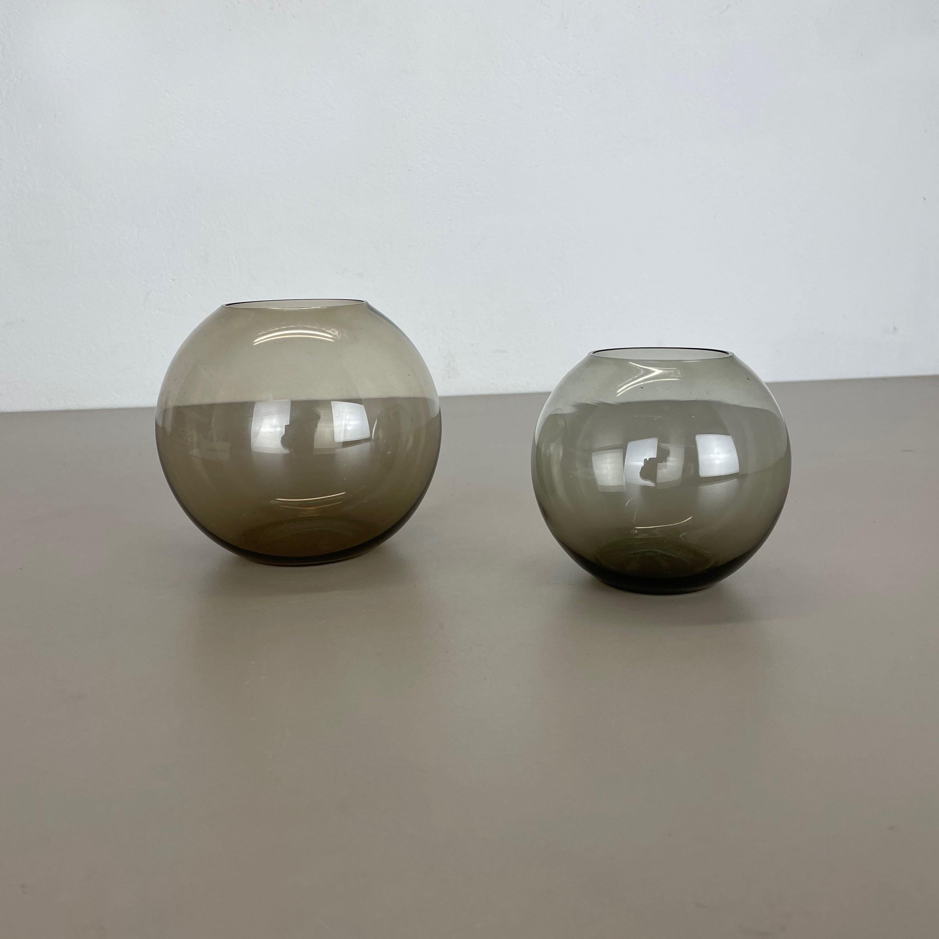 Article:

Set of 2 turmaline vases



Design:

Prof. Wilhelm Wagenfeld Bauhaus for WMF, Germany attributed.



Decade:

1960s




Original vintage 1960s set of 2 vases in Wagenfeld Turmalin series style. These two vases are