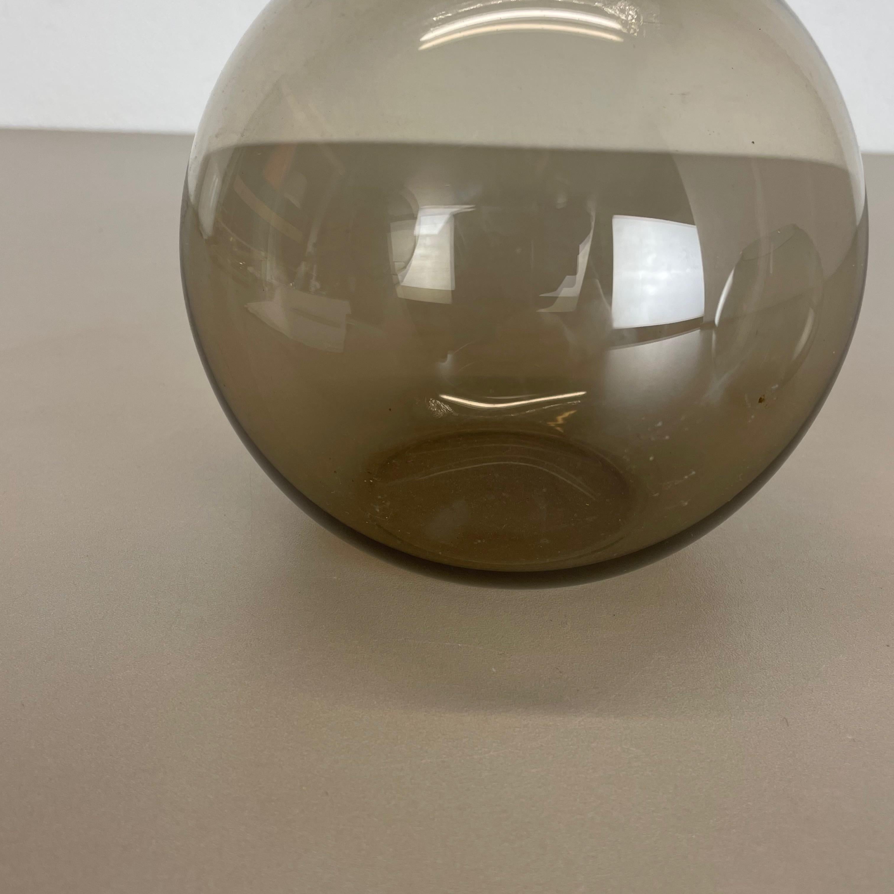 Ensemble de deux vases à boules de turmalin attribué à Wilhelm Wagenfeld WMF, Allemagne, années 1960 en vente 1