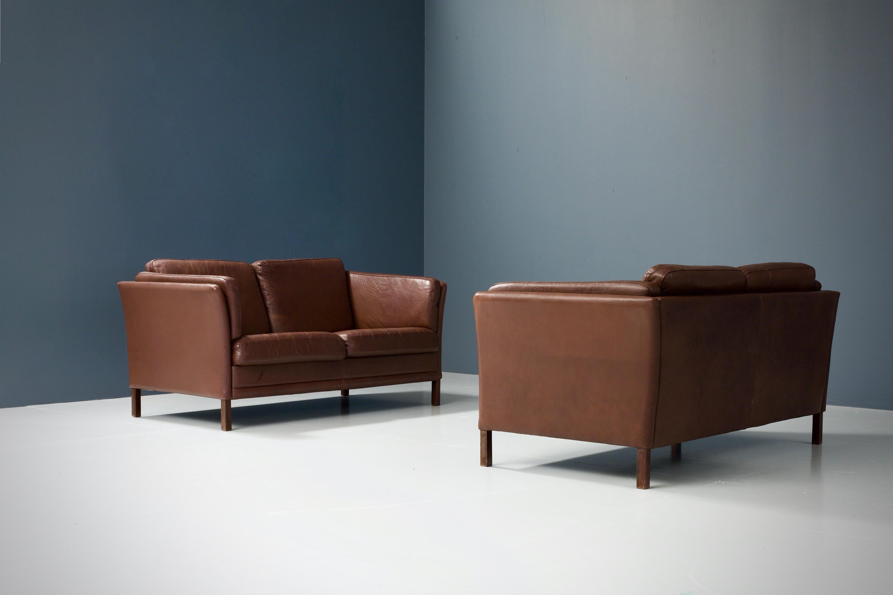 Set of Two, Two-Seat Sofa’s in Leather by Mogens Hansen, Denmark, 1960s In Good Condition For Sale In Uithoorn, NL