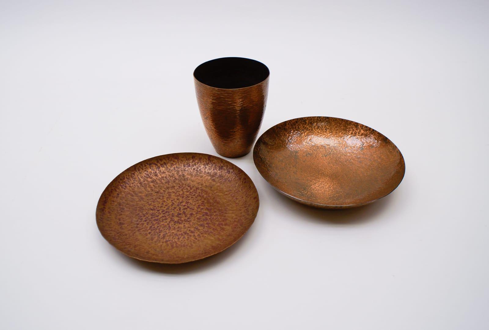 Mid-Century Modern Ensemble de deux bols uniques en cuivre battus à la main et un vase par Bunge, Allemagne, années 1950 en vente