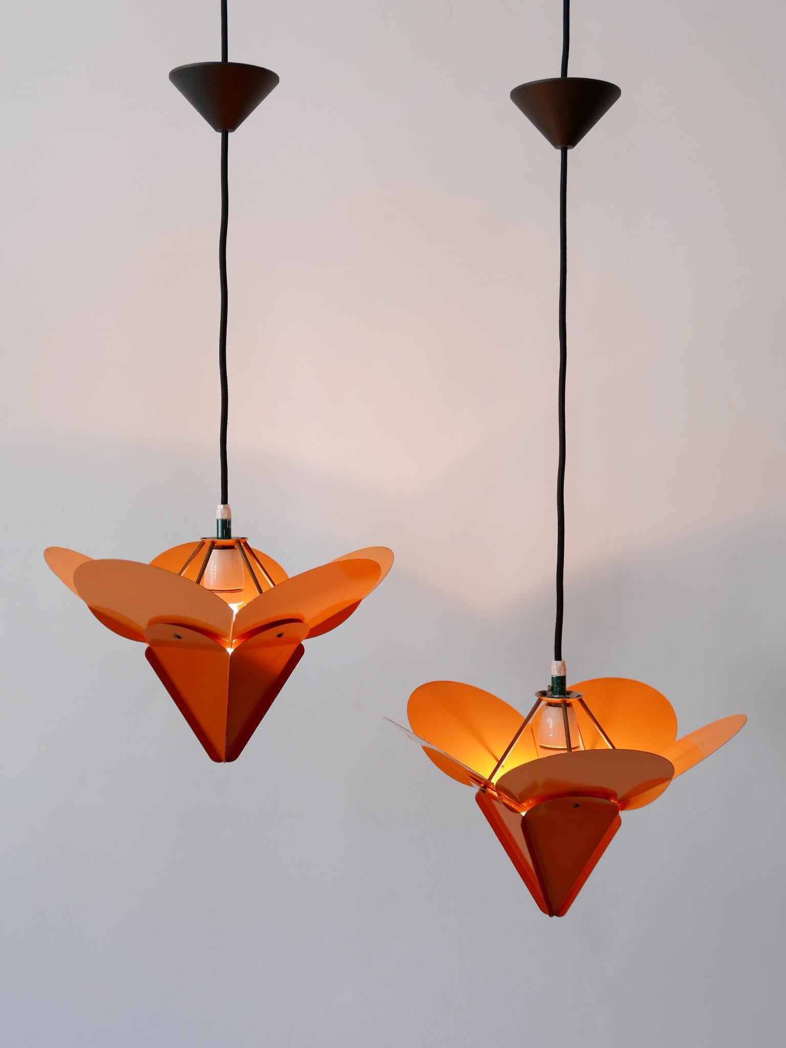 Danois Ensemble de deux lampes suspendues uniques à fleurs Tivoli de Simon Poul Henningsen, 1958 en vente