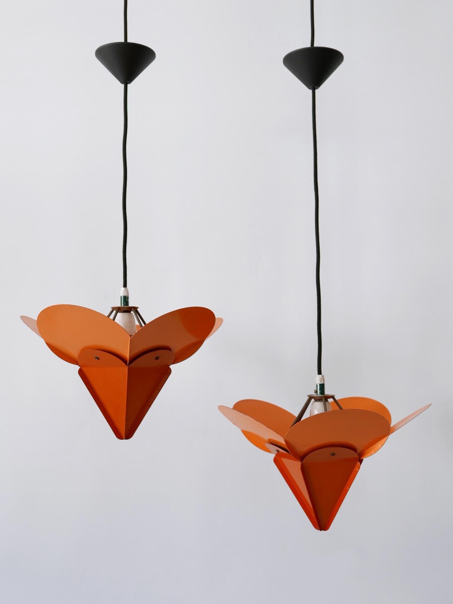 Peint Ensemble de deux lampes suspendues uniques à fleurs Tivoli de Simon Poul Henningsen, 1958 en vente
