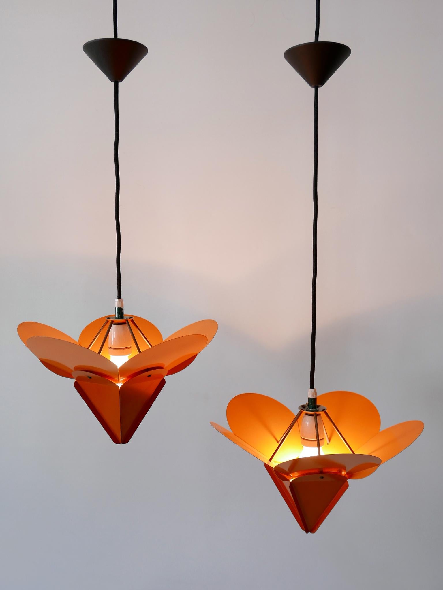Milieu du XXe siècle Ensemble de deux lampes suspendues uniques à fleurs Tivoli de Simon Poul Henningsen, 1958 en vente