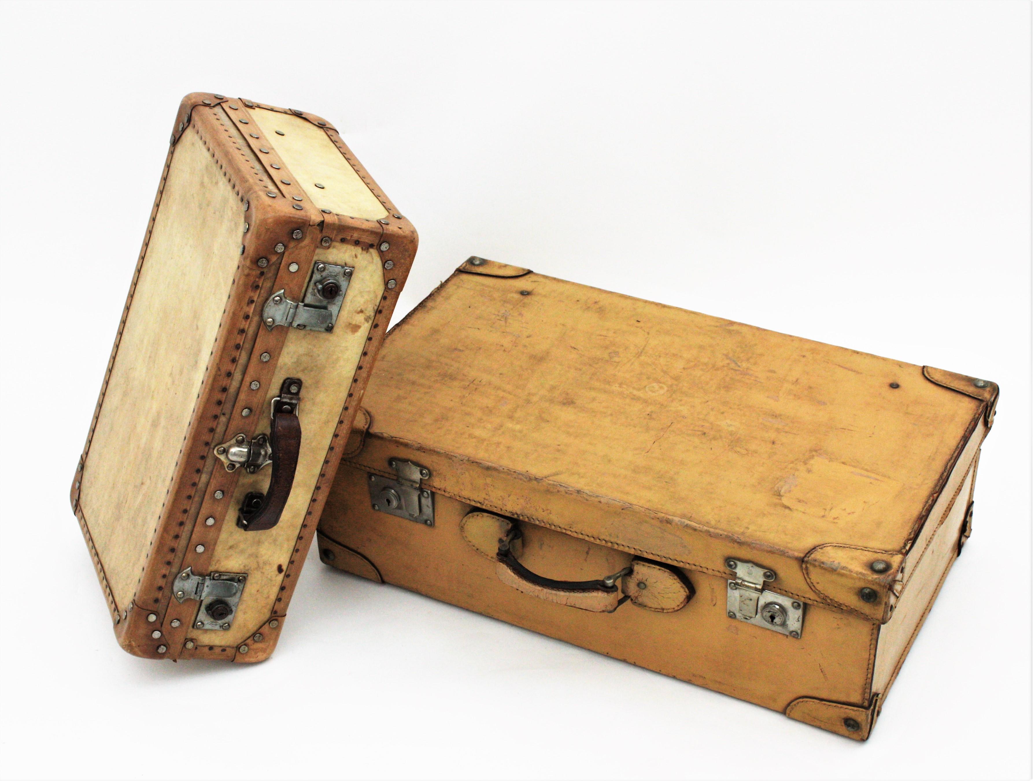 Unmatching Pair of French Suitcases in Vellum and Leather  For Sale 2