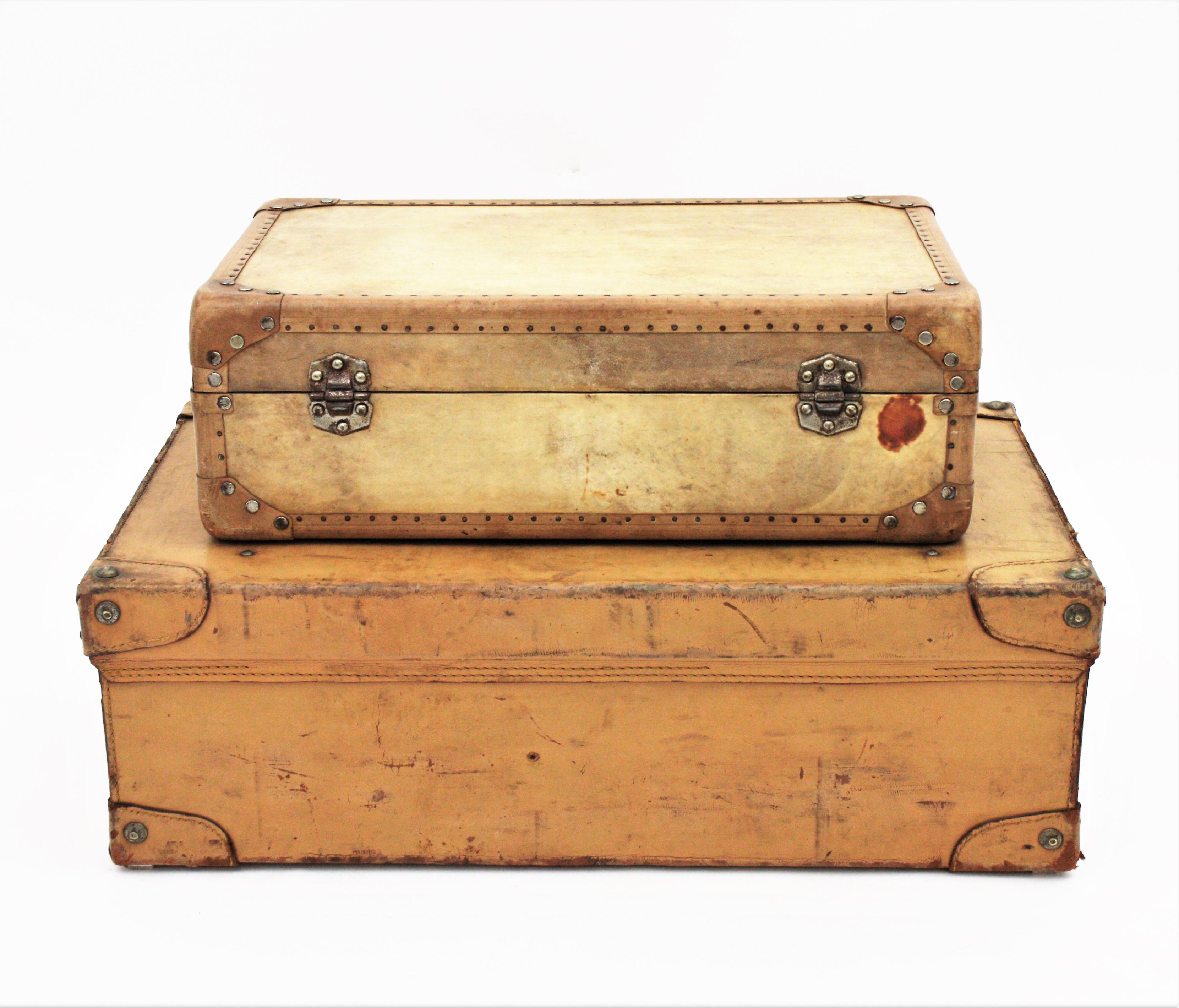 Unmatching Pair of French Suitcases in Vellum and Leather  For Sale 3