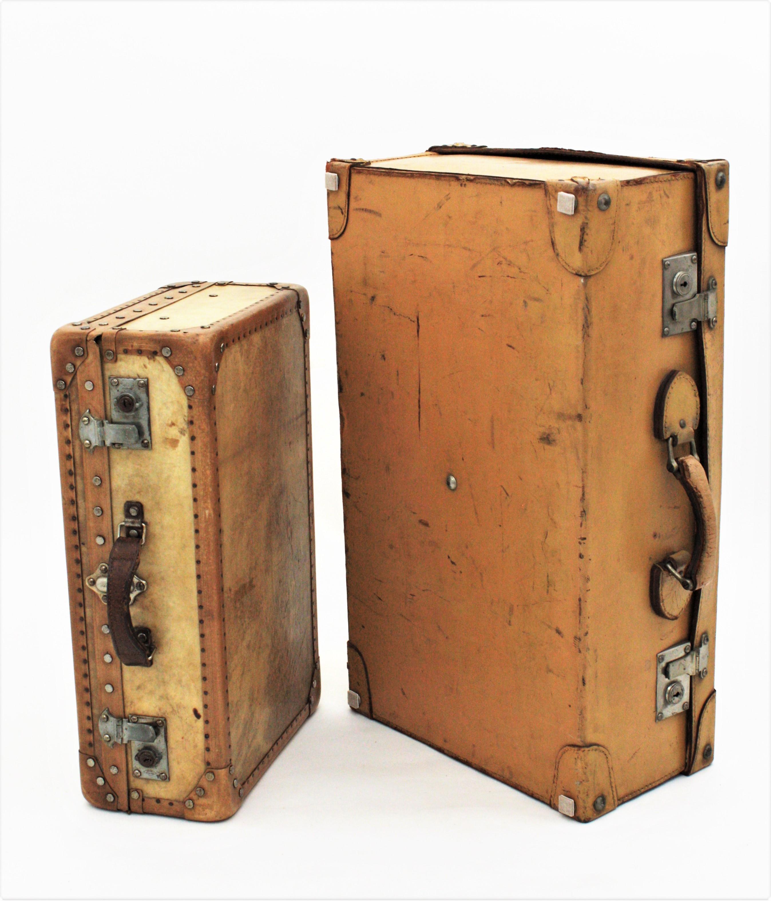 Unmatching Pair of French Suitcases in Vellum and Leather  For Sale 4