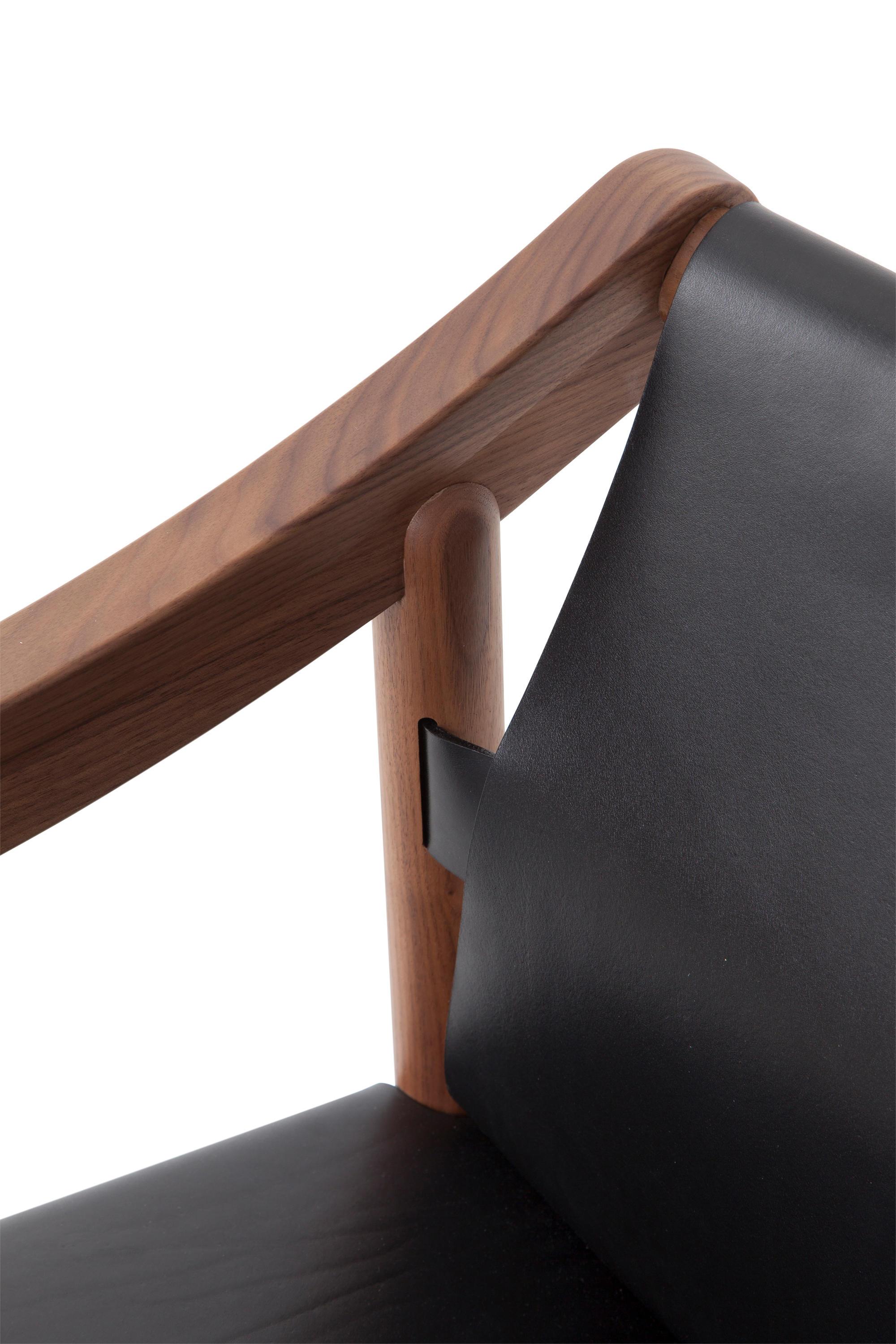 Ensemble de deux fauteuils Vico Magistretti 905 par Cassina en vente 4