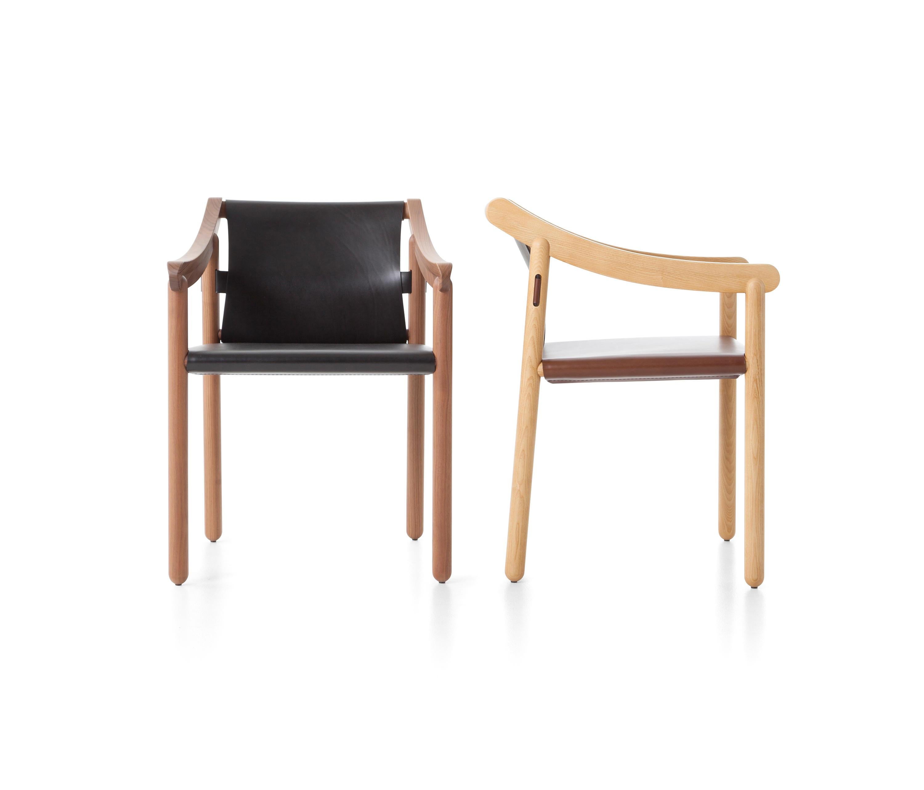 Set of Two Vico Magistretti 905 Armchairs by Cassina For Sale 5