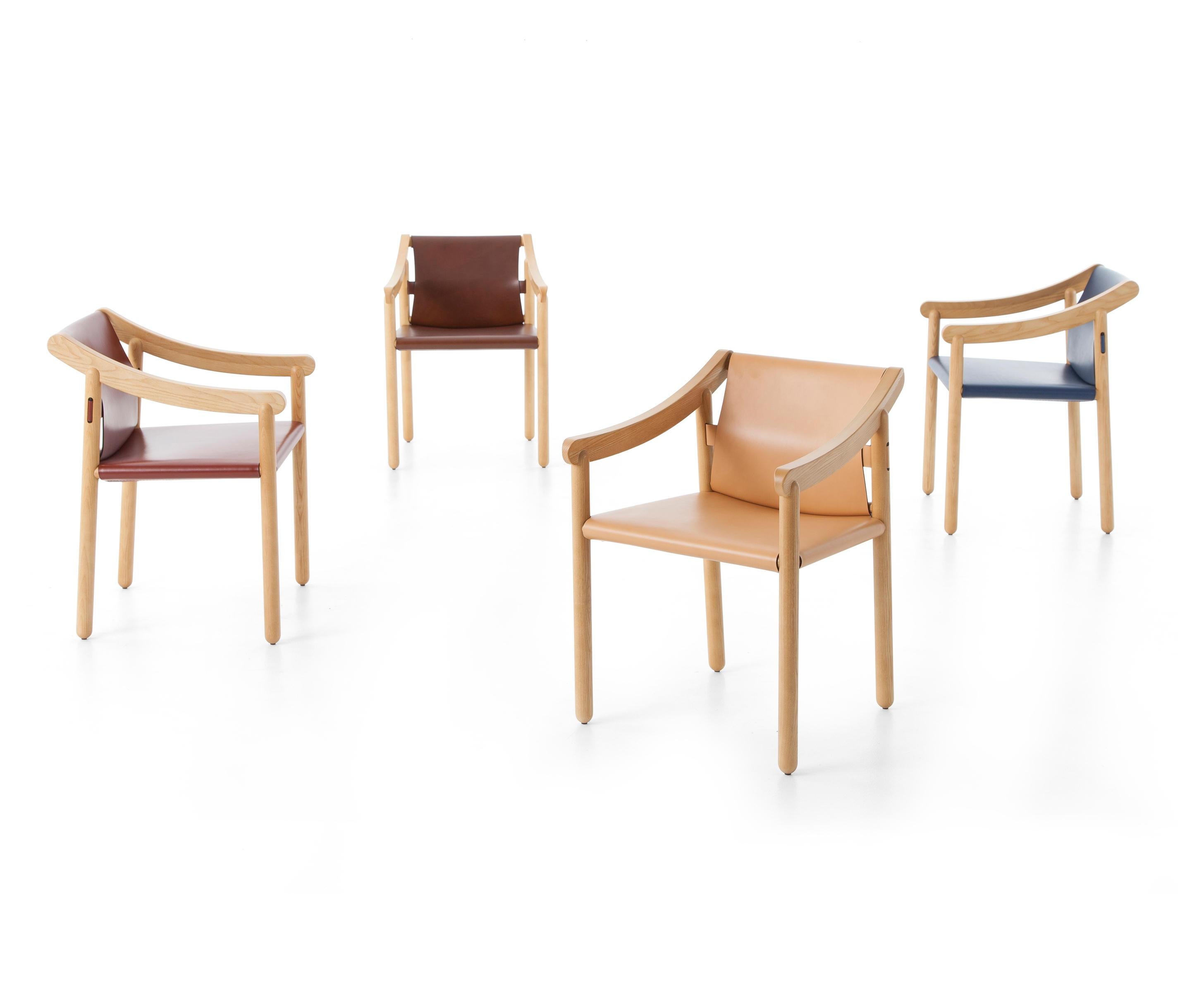 XXIe siècle et contemporain Ensemble de deux fauteuils Vico Magistretti 905 par Cassina en vente