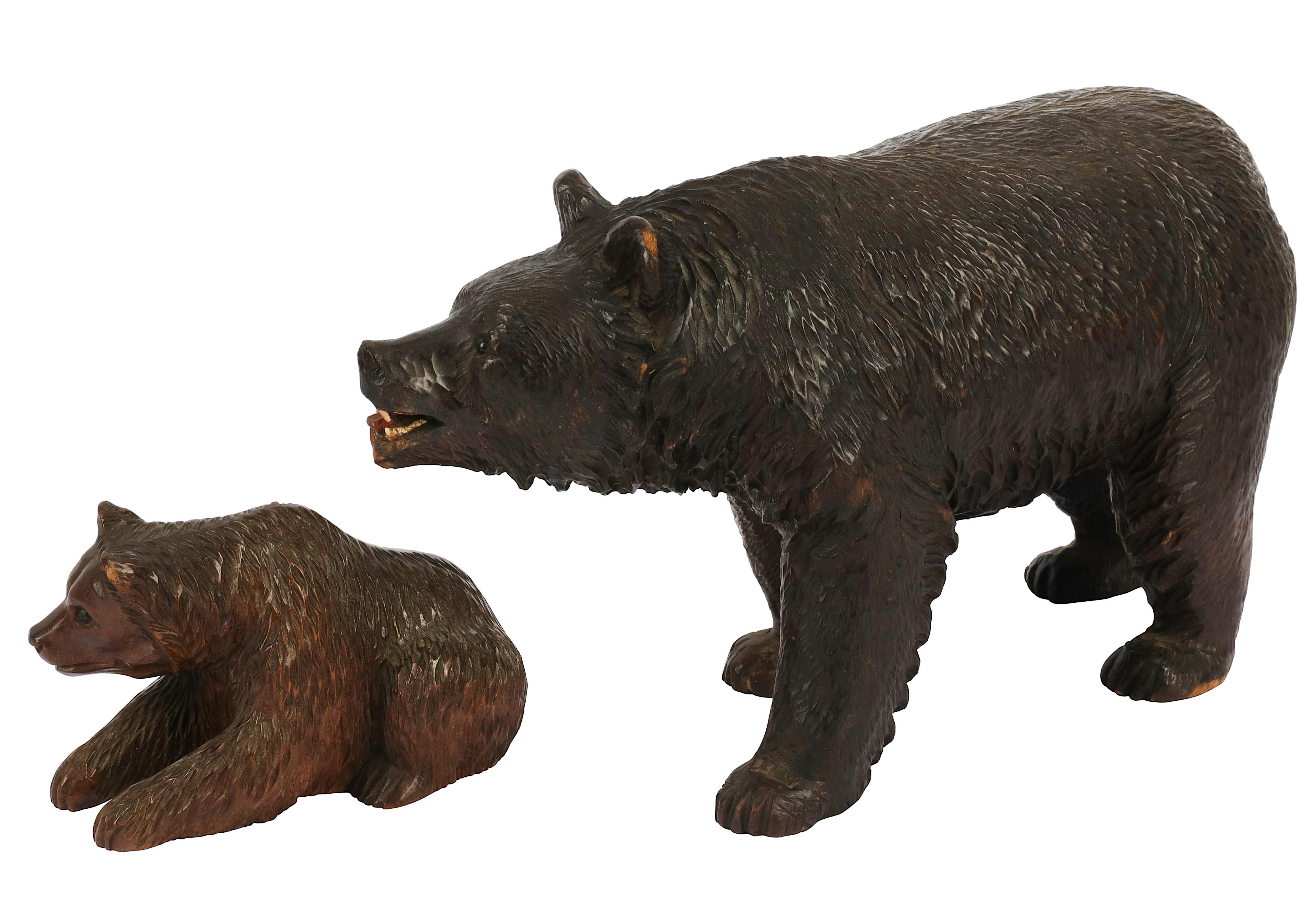 Satz von zwei viktorianischen handgeschnitzten & handbemalten Black Forest Bärenfiguren (Spätviktorianisch) im Angebot