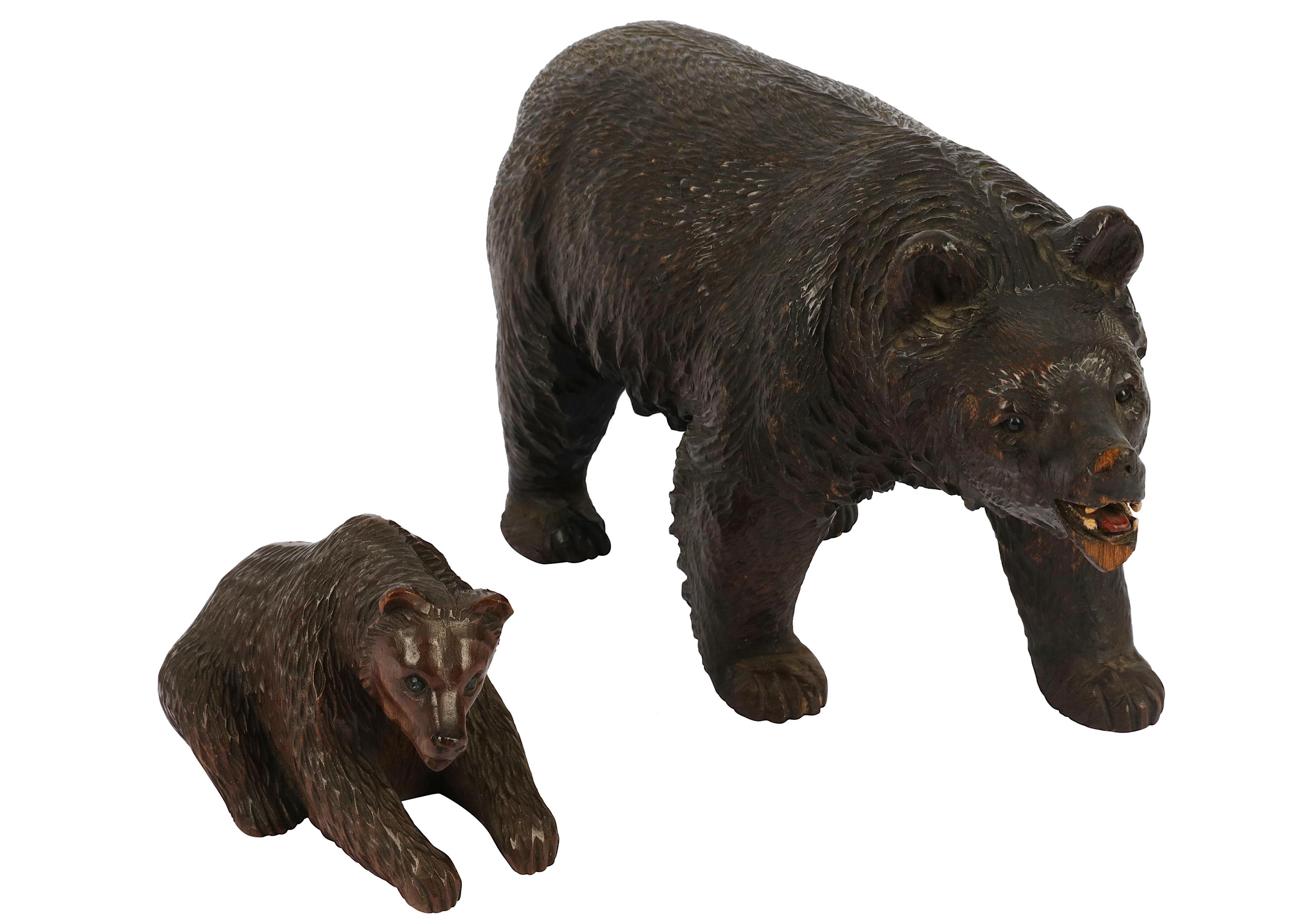 Satz von zwei viktorianischen handgeschnitzten & handbemalten Black Forest Bärenfiguren (Deutsch) im Angebot