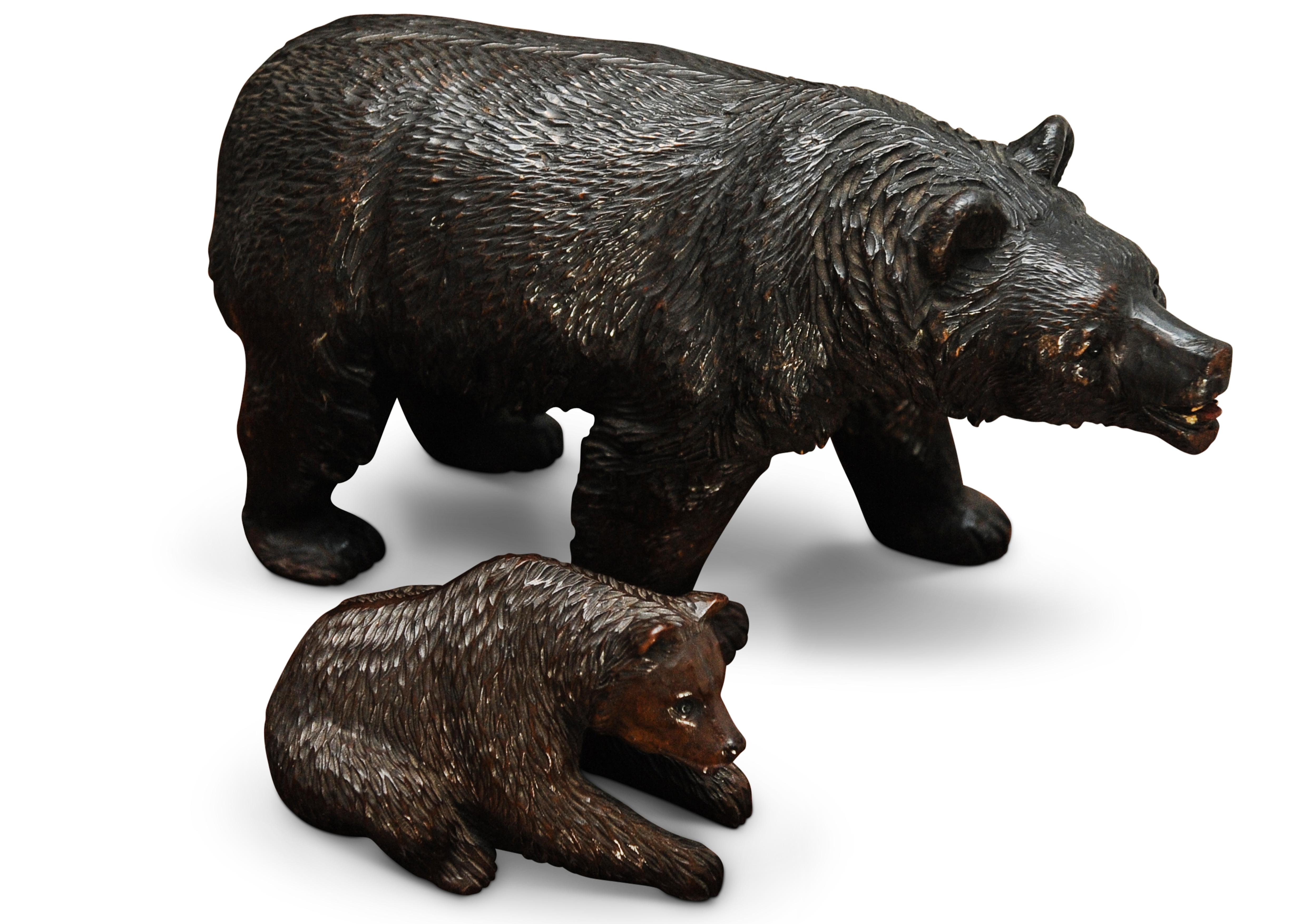 Set of Two Victorian Hand Carved & Hand Painted Black Forest Bear Figures In Good Condition For Sale In High Wycombe, GB