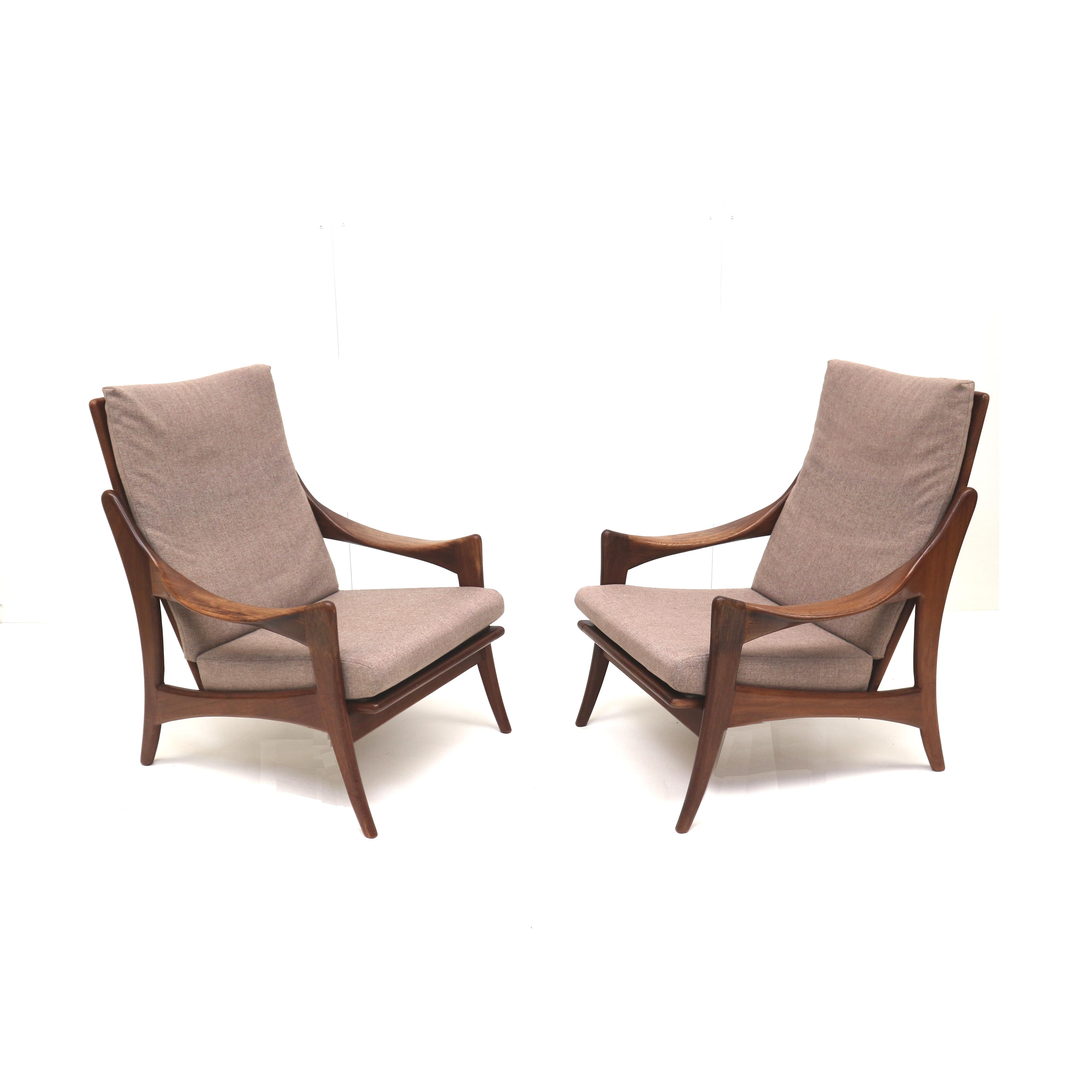 Set di due poltrone vintage di De Ster Geldermalsen realizzate negli anni '60.

Dimensioni:
Altezza dello schienale: 95 cm
Larghezza: 72 cm
Profondità: 80 cm

Il prezzo si riferisce al set.