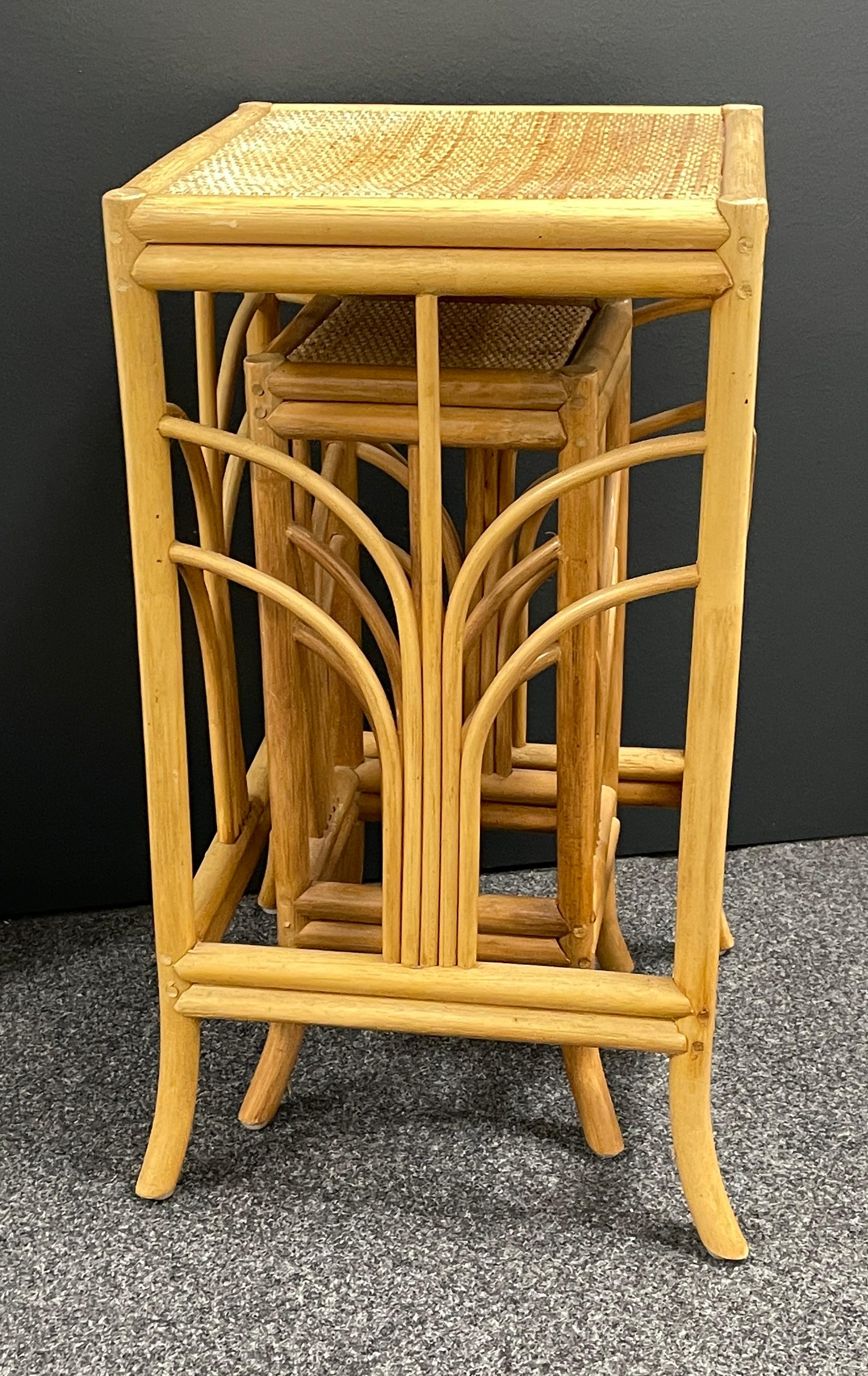 Set of Two Vintage Bohemian Rattan Bamboo Plant Stand Nesting Tables, Italy In Good Condition For Sale In Nuernberg, DE