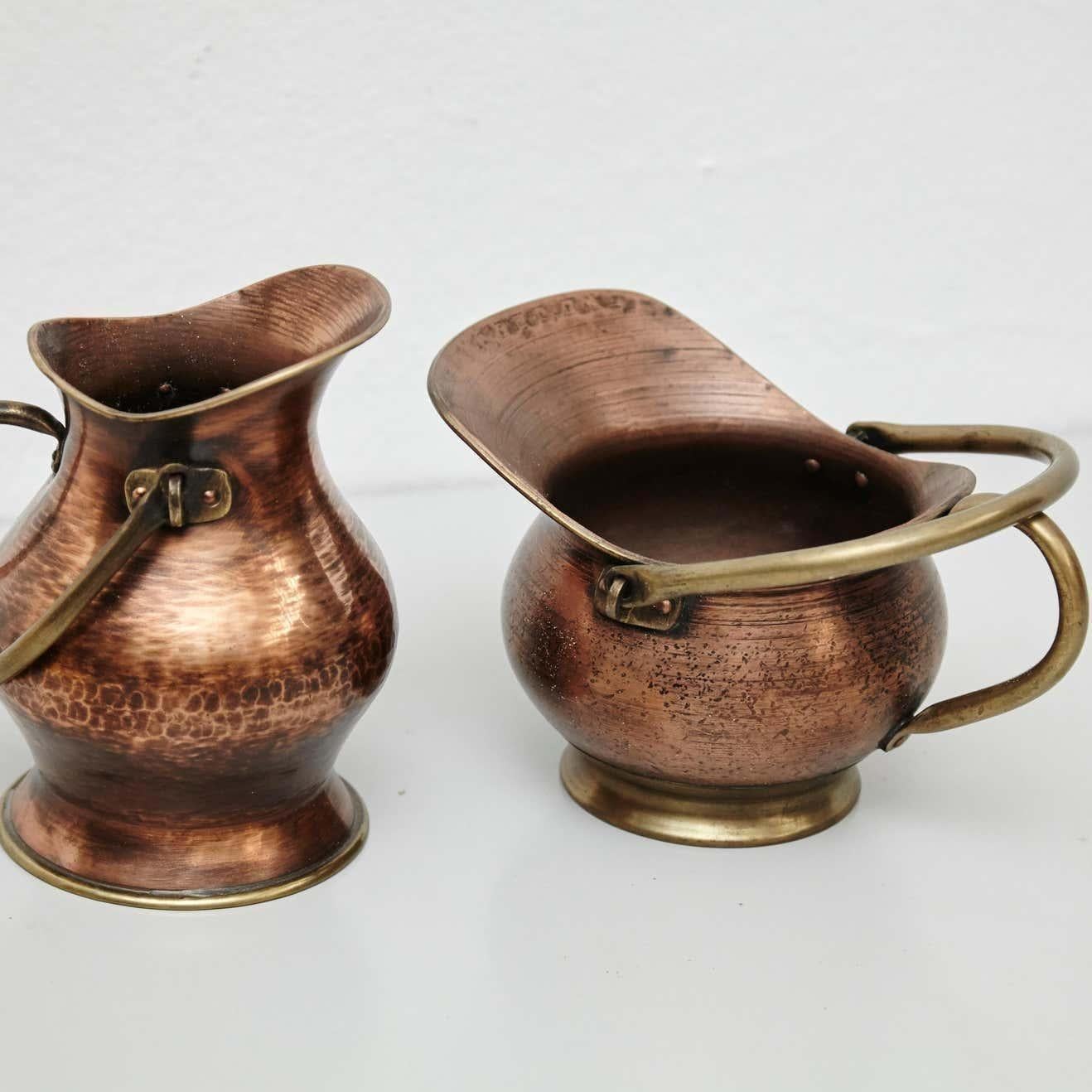 Rustico Set di due secchi vintage in ottone per carbone, circa 1950 in vendita