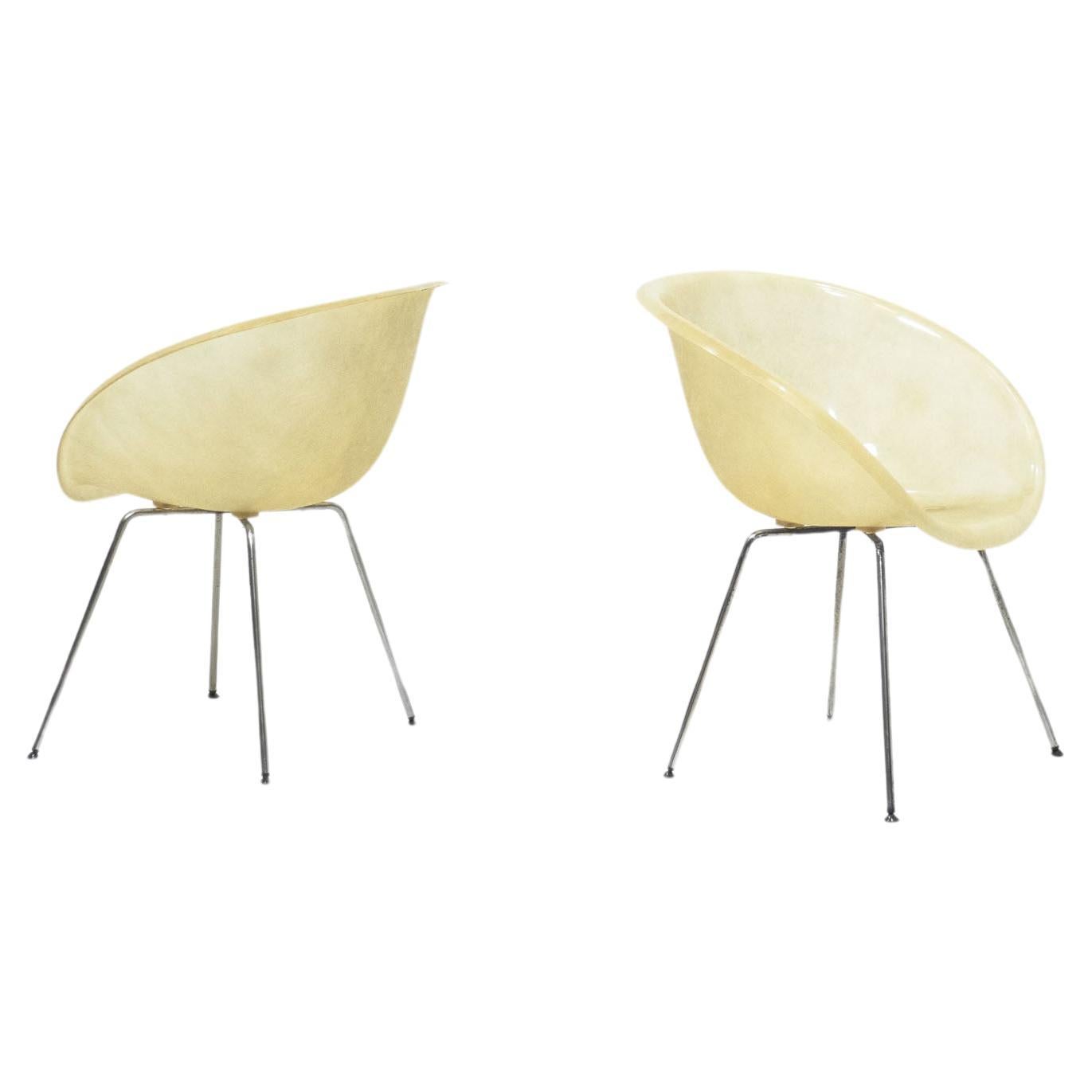 Set of two vintage fiber glass shell chairs For Sale