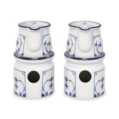 Lot de deux chauffe-beurre vintage allemands en céramique bleue et blanche