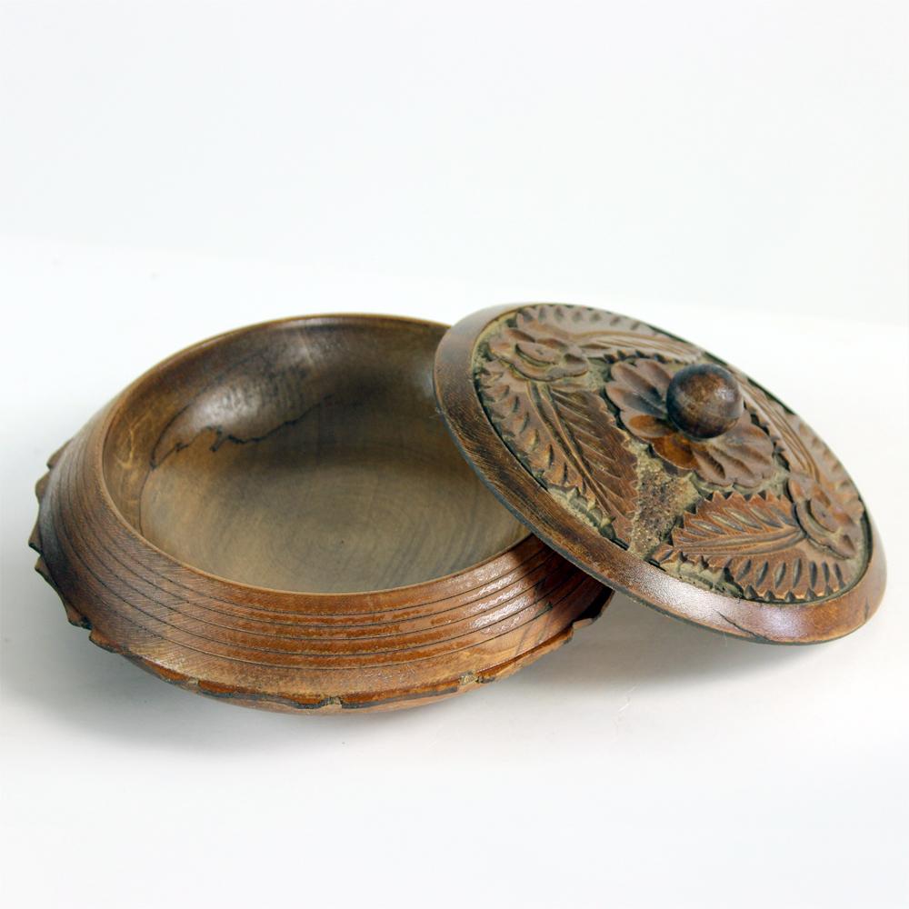 Hand-Carved Set of Two Vintage Handcrafted Bowls in Wood, Czechoslovakia, 1960s For Sale