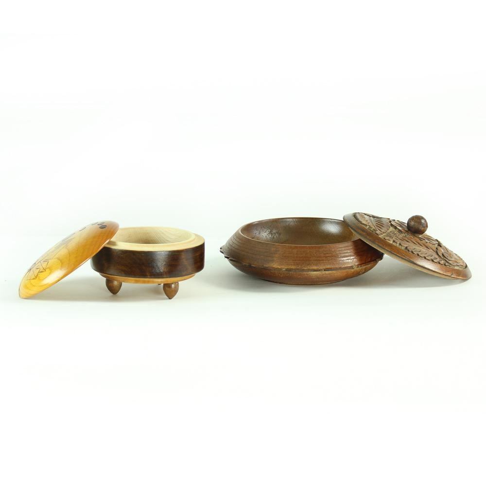 Mid-20th Century Set of Two Vintage Handcrafted Bowls in Wood, Czechoslovakia, 1960s For Sale
