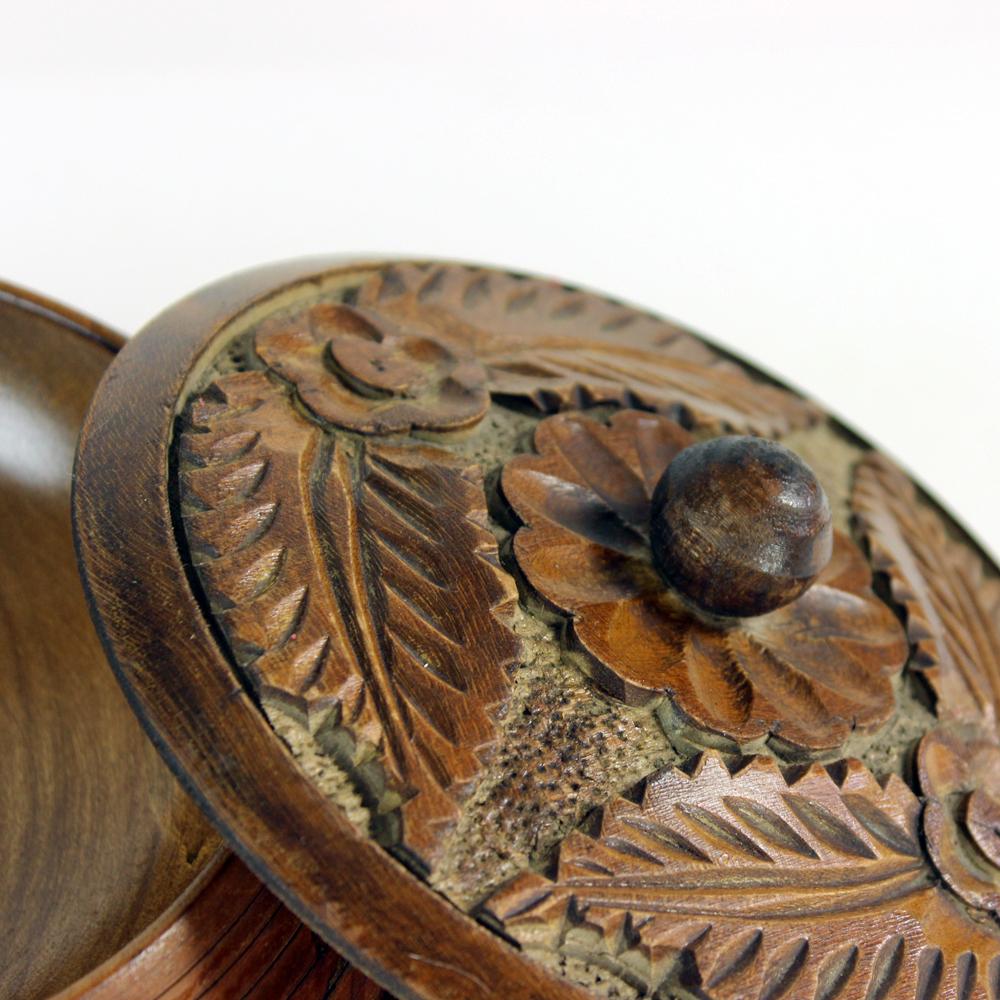 Set of Two Vintage Handcrafted Bowls in Wood, Czechoslovakia, 1960s For Sale 1