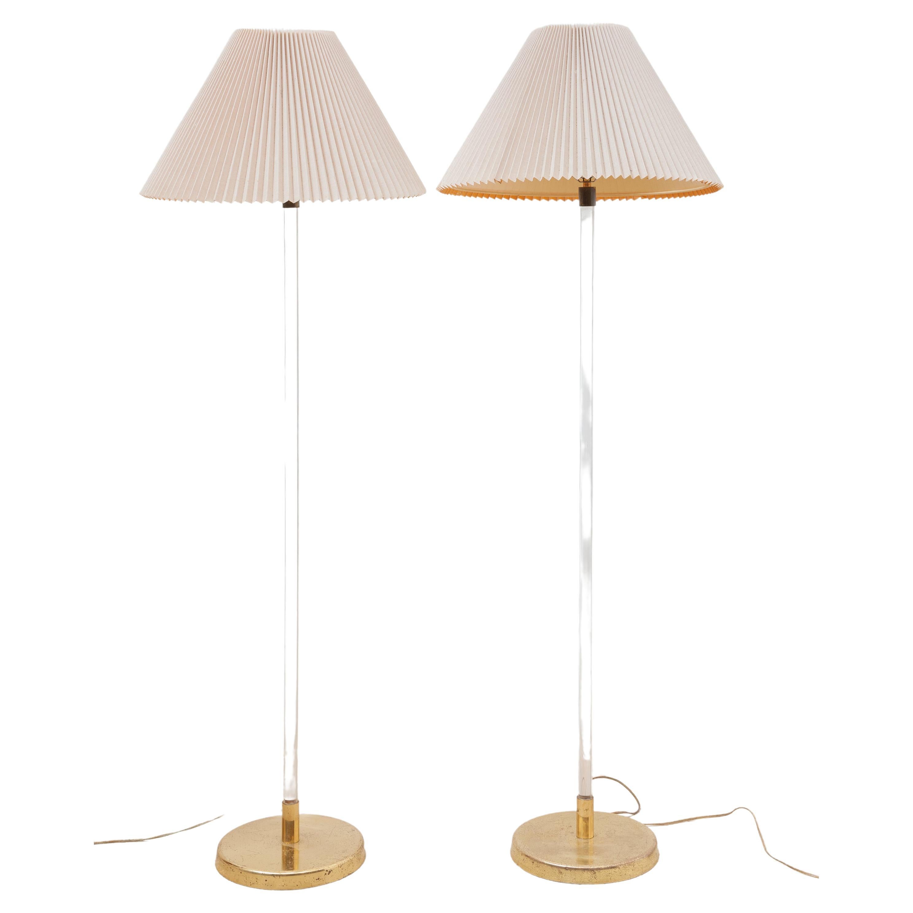 Set of Two Vintage Modern Pair of Clear Lucite Floor Lamps 1970s by Knoll