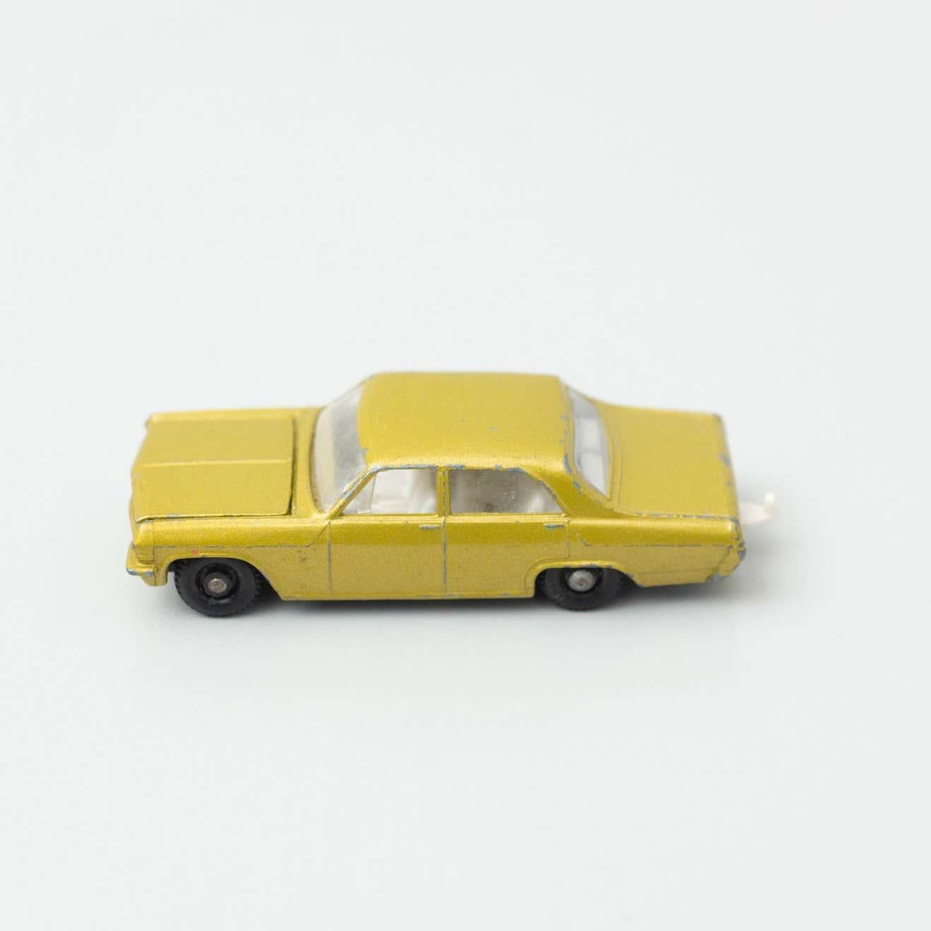 Ensemble de deux jouets Vintage Opel MatchBox Car, circa 1960 en vente 4