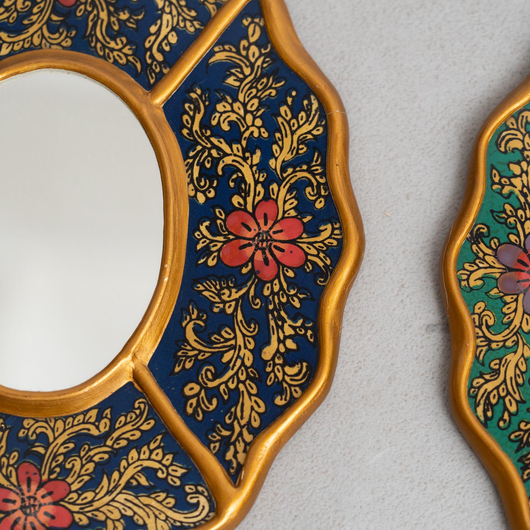 Ensemble de deux miroirs muraux péruviens vintage du milieu du siècle en bois peints à la main en vente 3
