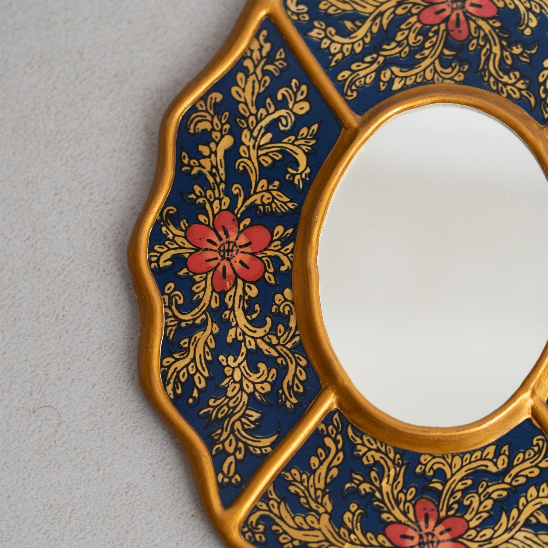 Ensemble de deux miroirs muraux péruviens vintage du milieu du siècle en bois peints à la main en vente 4