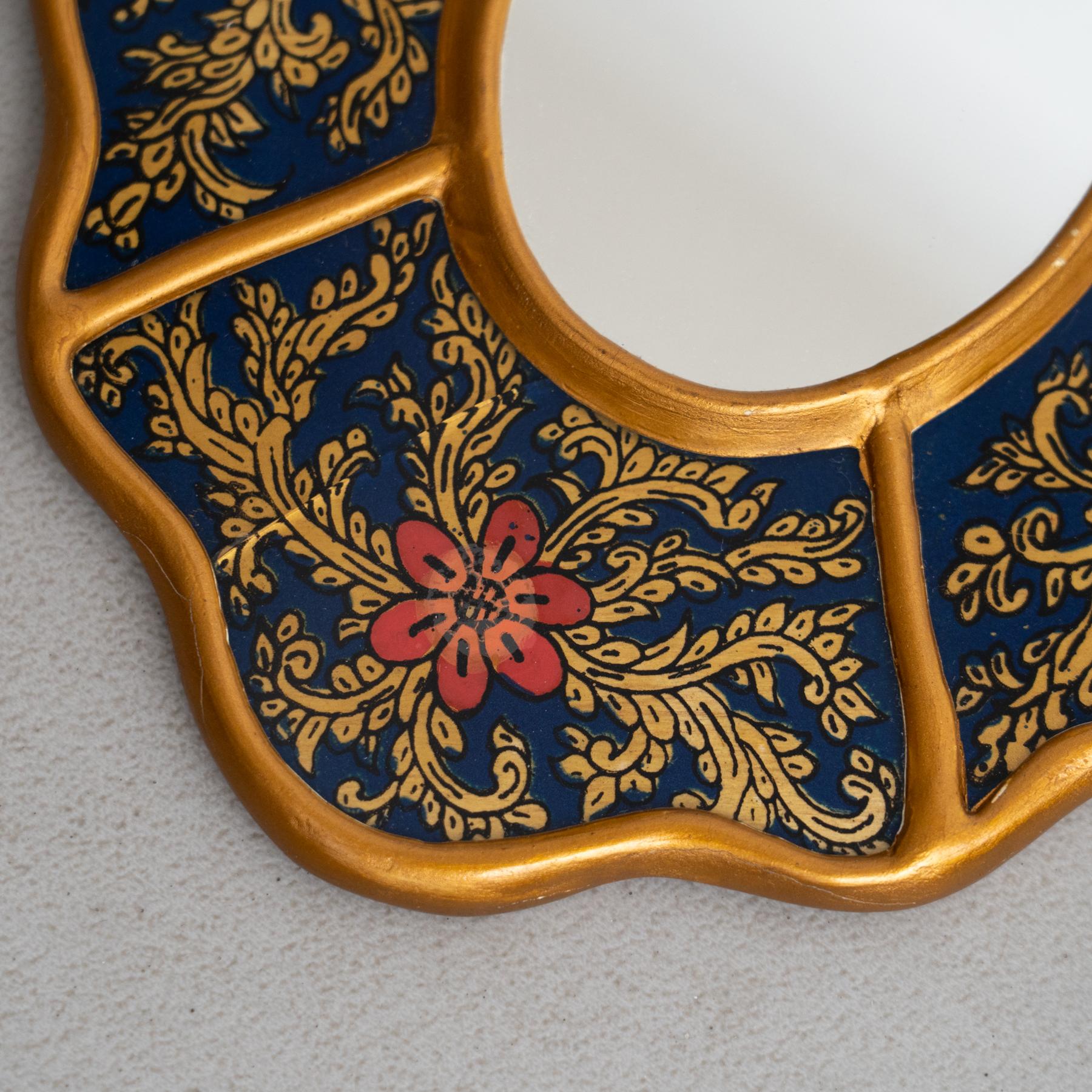 Ensemble de deux miroirs muraux péruviens vintage du milieu du siècle en bois peints à la main en vente 5