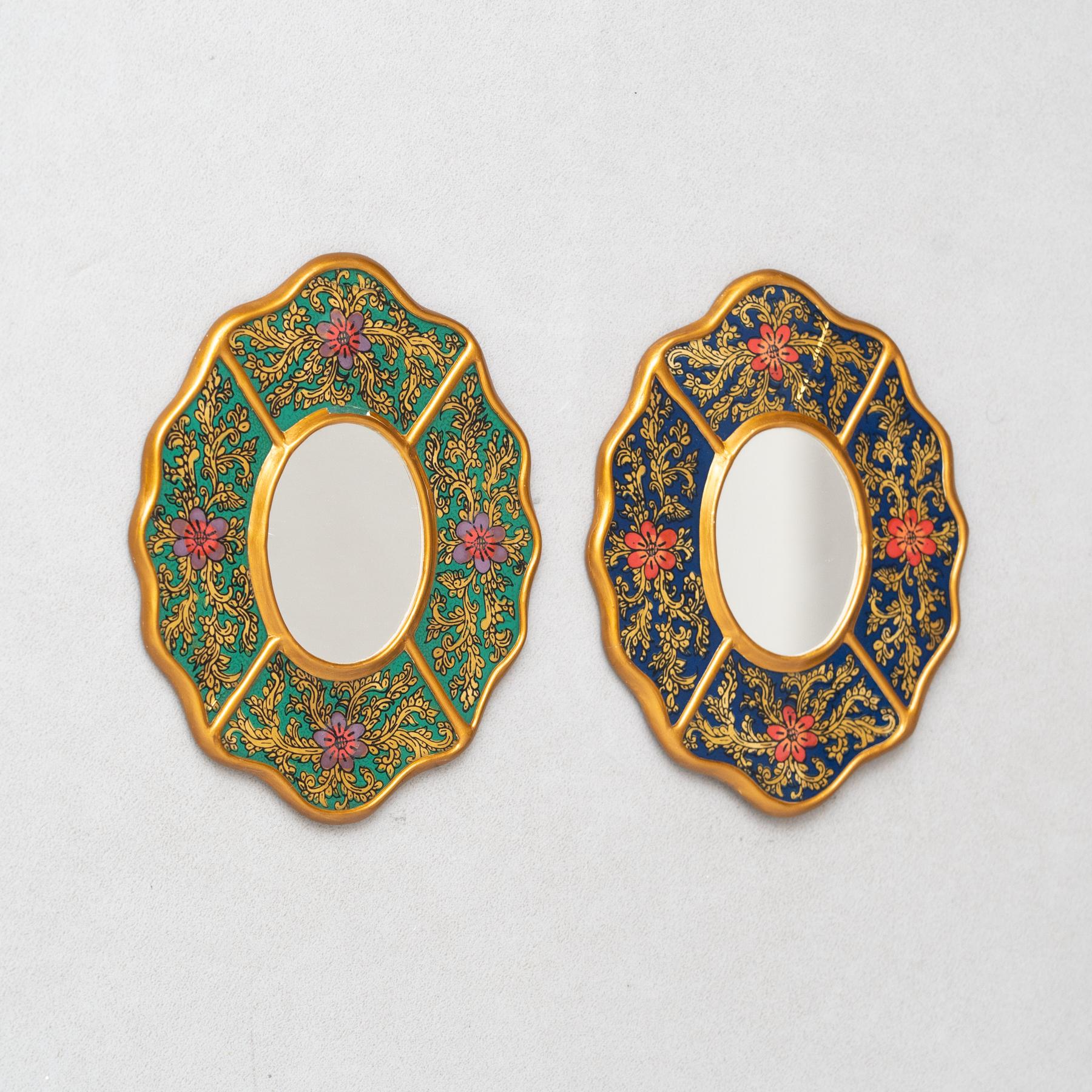 Péruvien Ensemble de deux miroirs muraux péruviens vintage du milieu du siècle en bois peints à la main en vente