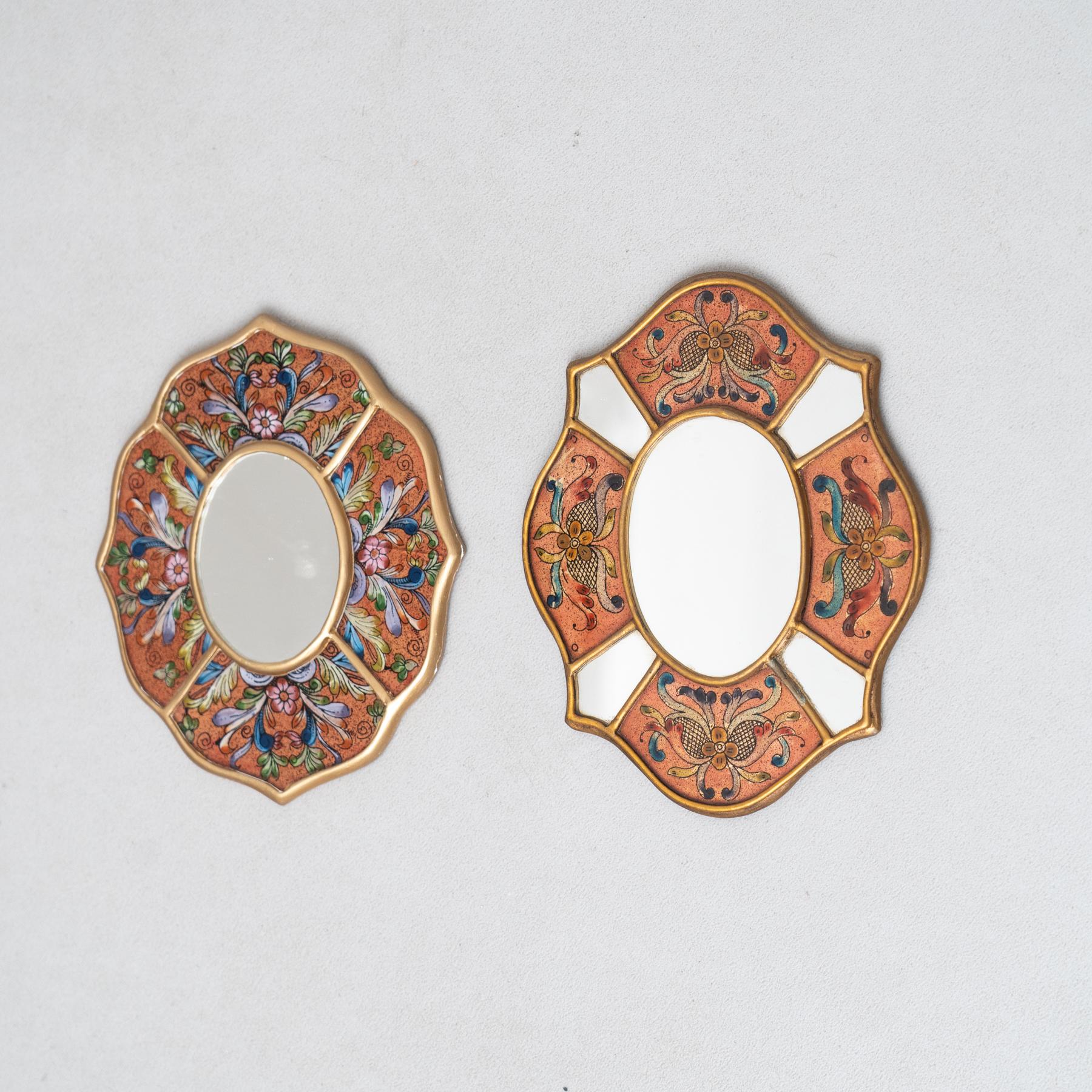 Péruvien Ensemble de deux miroirs muraux péruviens vintage du milieu du siècle en bois peints à la main en vente