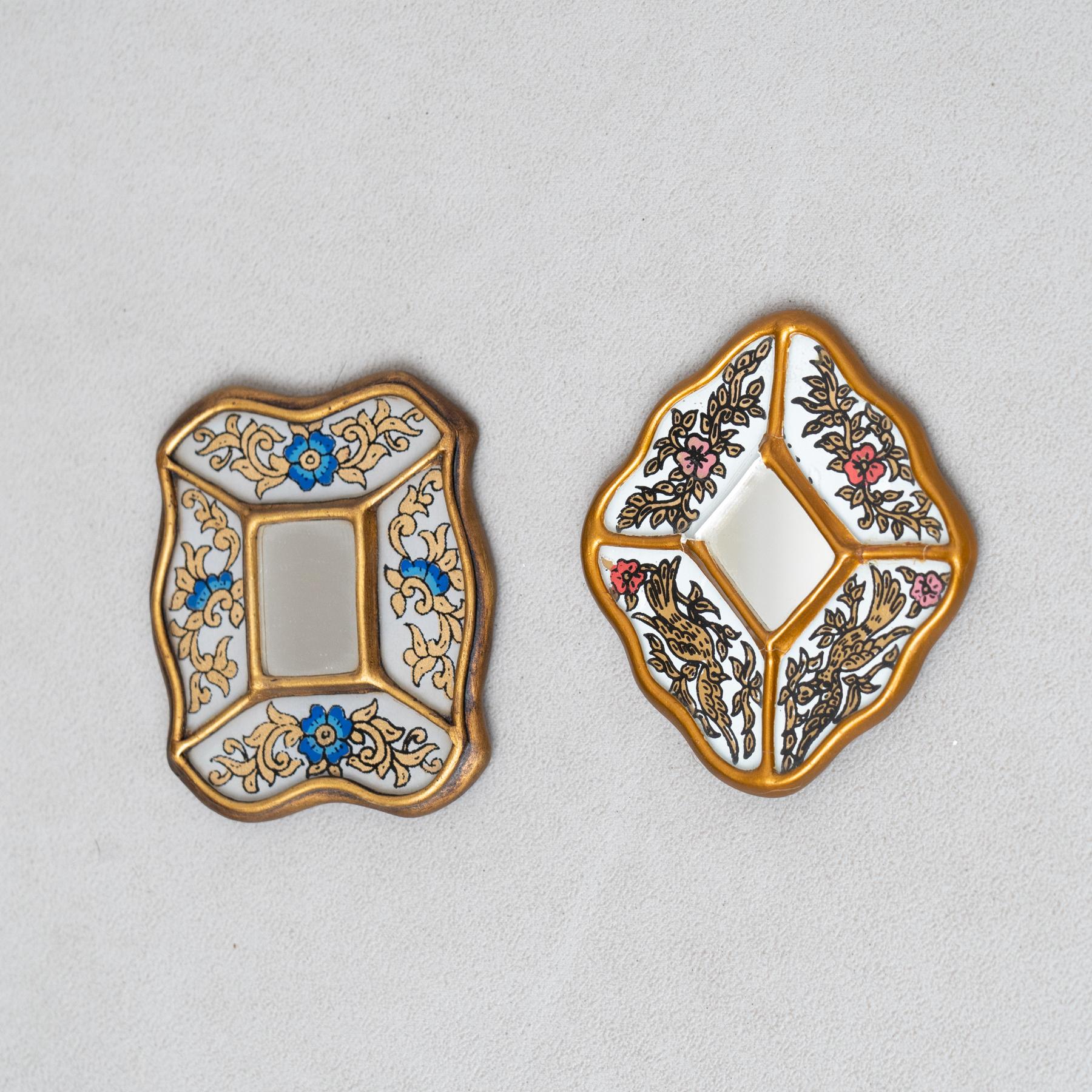 Péruvien Ensemble de deux miroirs muraux péruviens vintage du milieu du siècle en bois peints à la main en vente