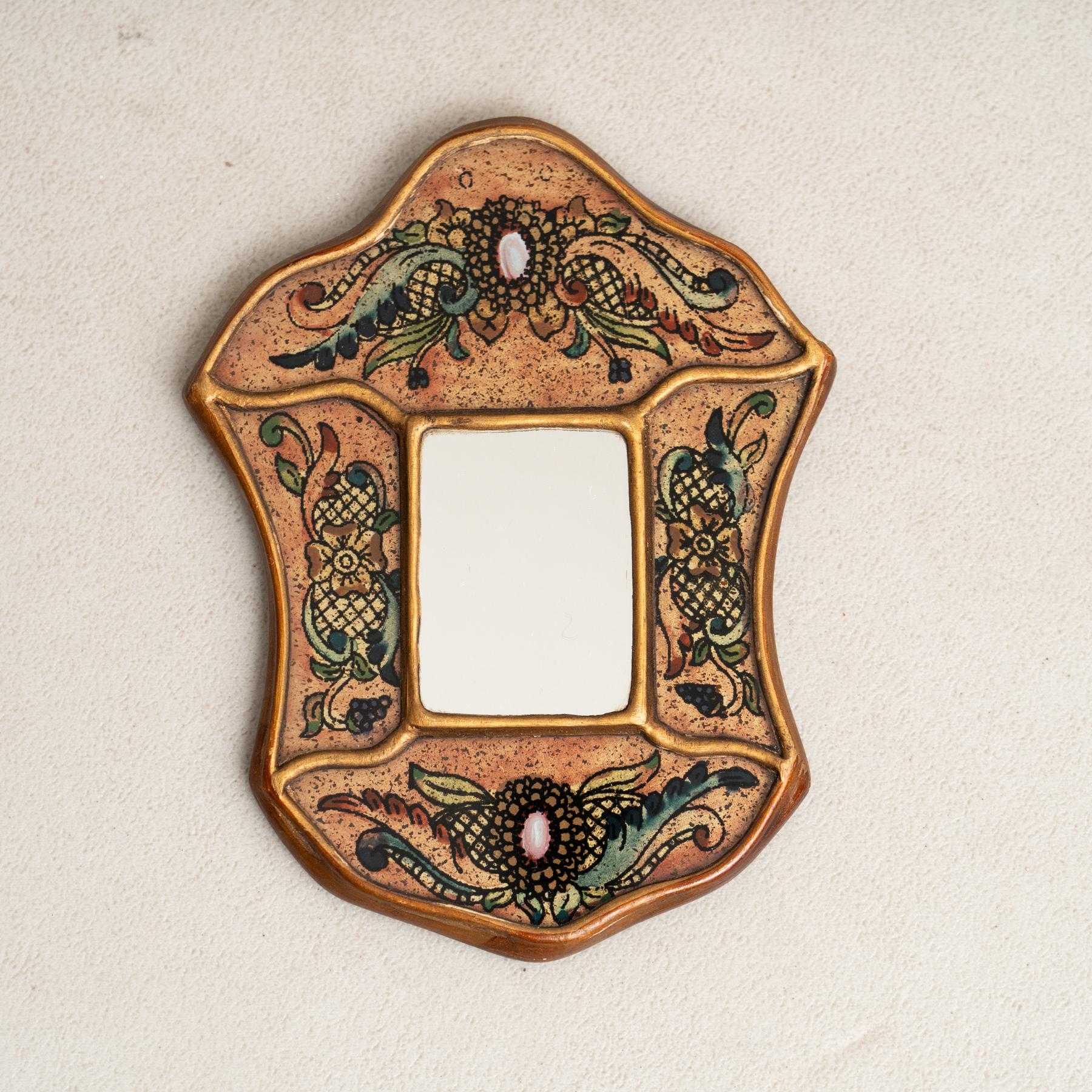 Ensemble de deux miroirs muraux péruviens vintage du milieu du siècle en bois peints à la main Bon état - En vente à Barcelona, ES