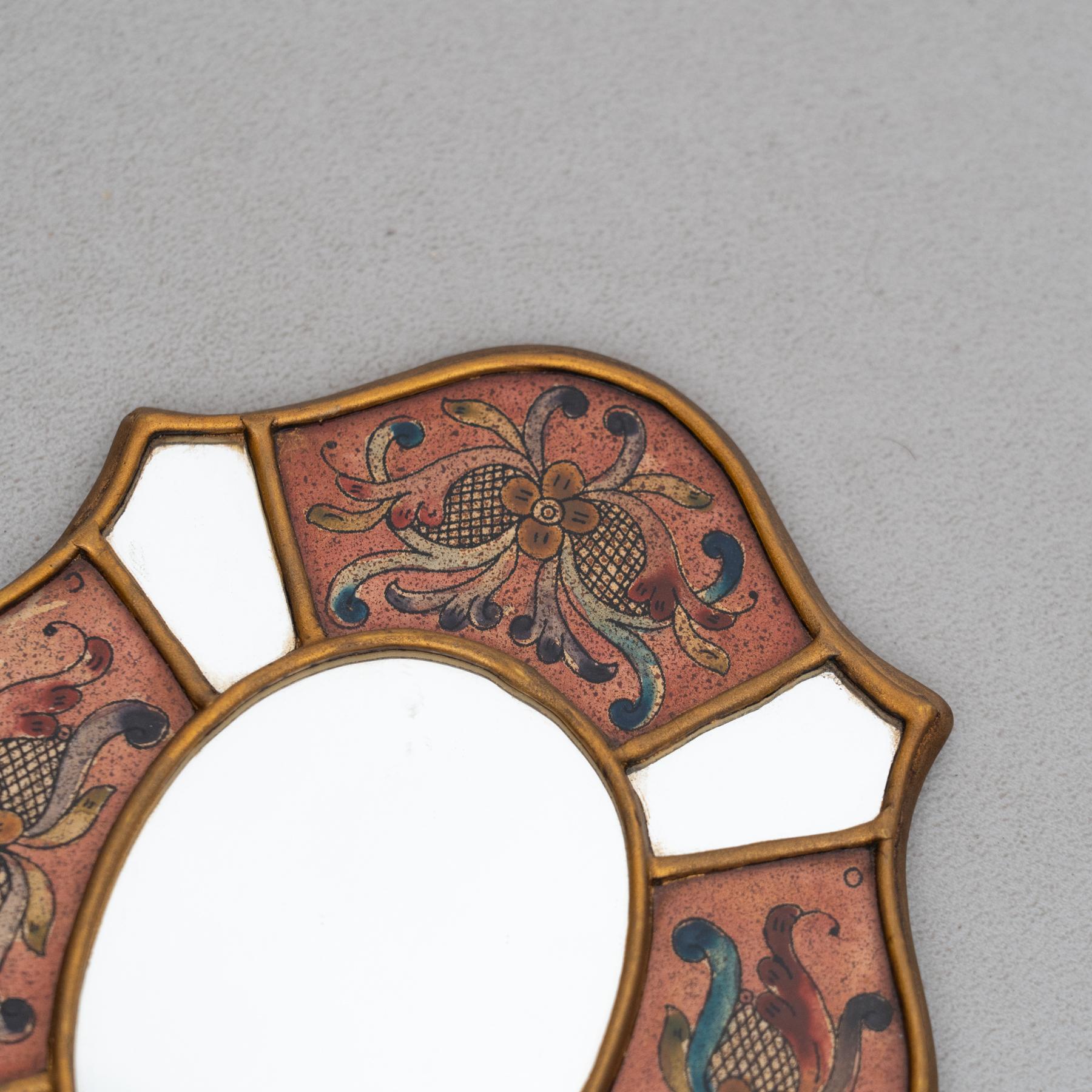 Bois Ensemble de deux miroirs muraux péruviens vintage du milieu du siècle en bois peints à la main en vente