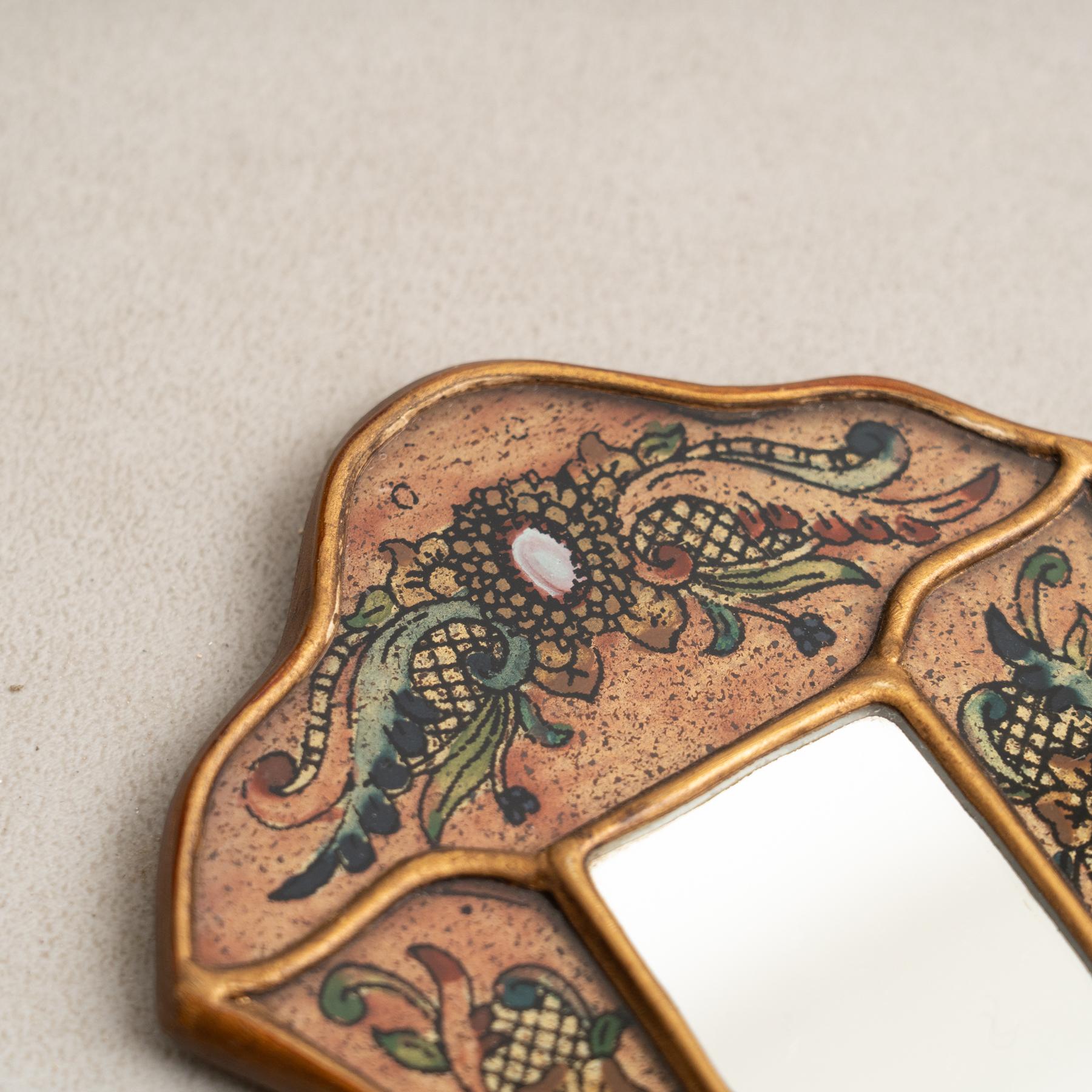 Bois Ensemble de deux miroirs muraux péruviens vintage du milieu du siècle en bois peints à la main en vente