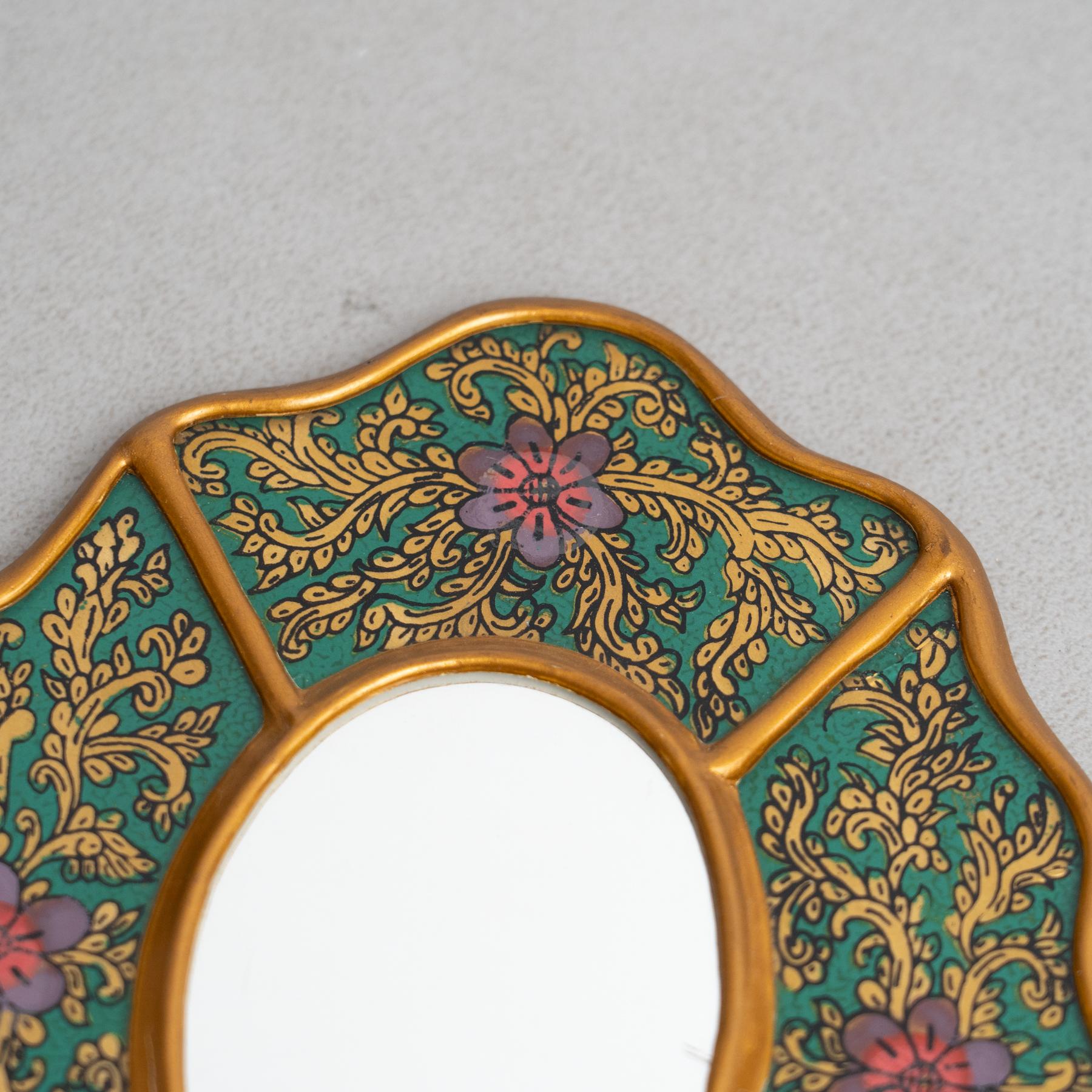 Ensemble de deux miroirs muraux péruviens vintage du milieu du siècle en bois peints à la main en vente 1