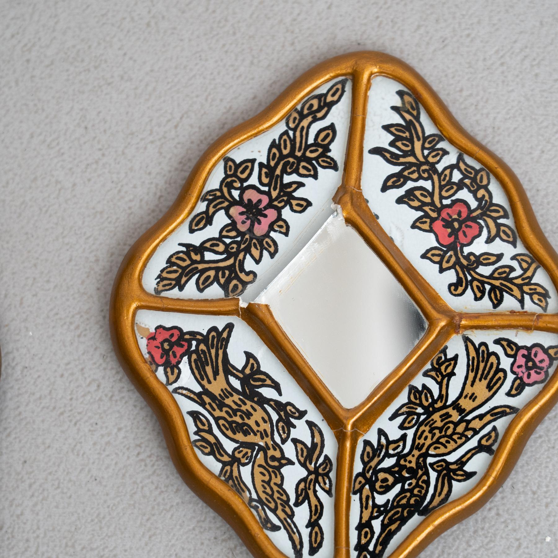 Ensemble de deux miroirs muraux péruviens vintage du milieu du siècle en bois peints à la main en vente 1