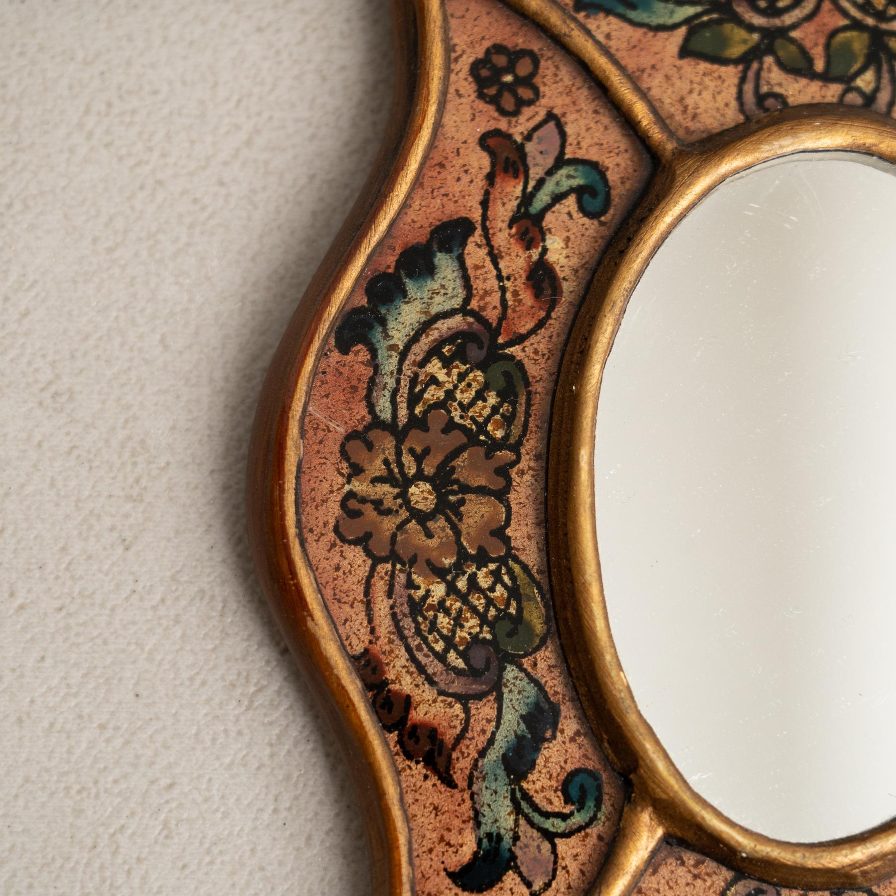Ensemble de deux miroirs muraux péruviens vintage du milieu du siècle en bois peints à la main en vente 1