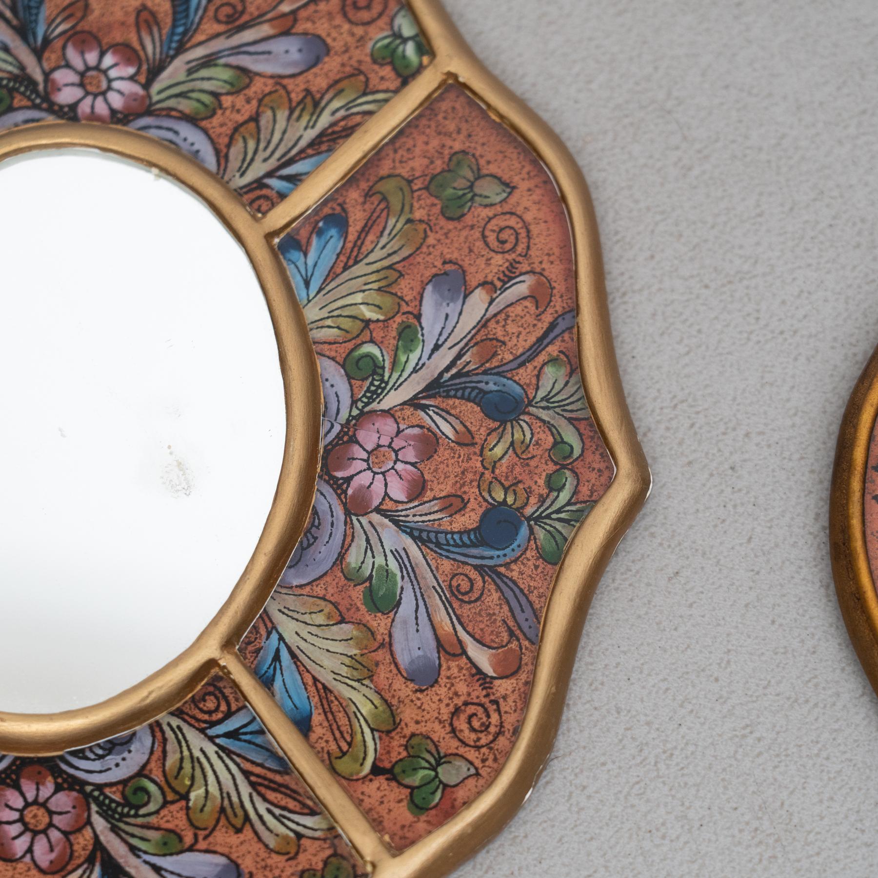 Ensemble de deux miroirs muraux péruviens vintage du milieu du siècle en bois peints à la main en vente 2