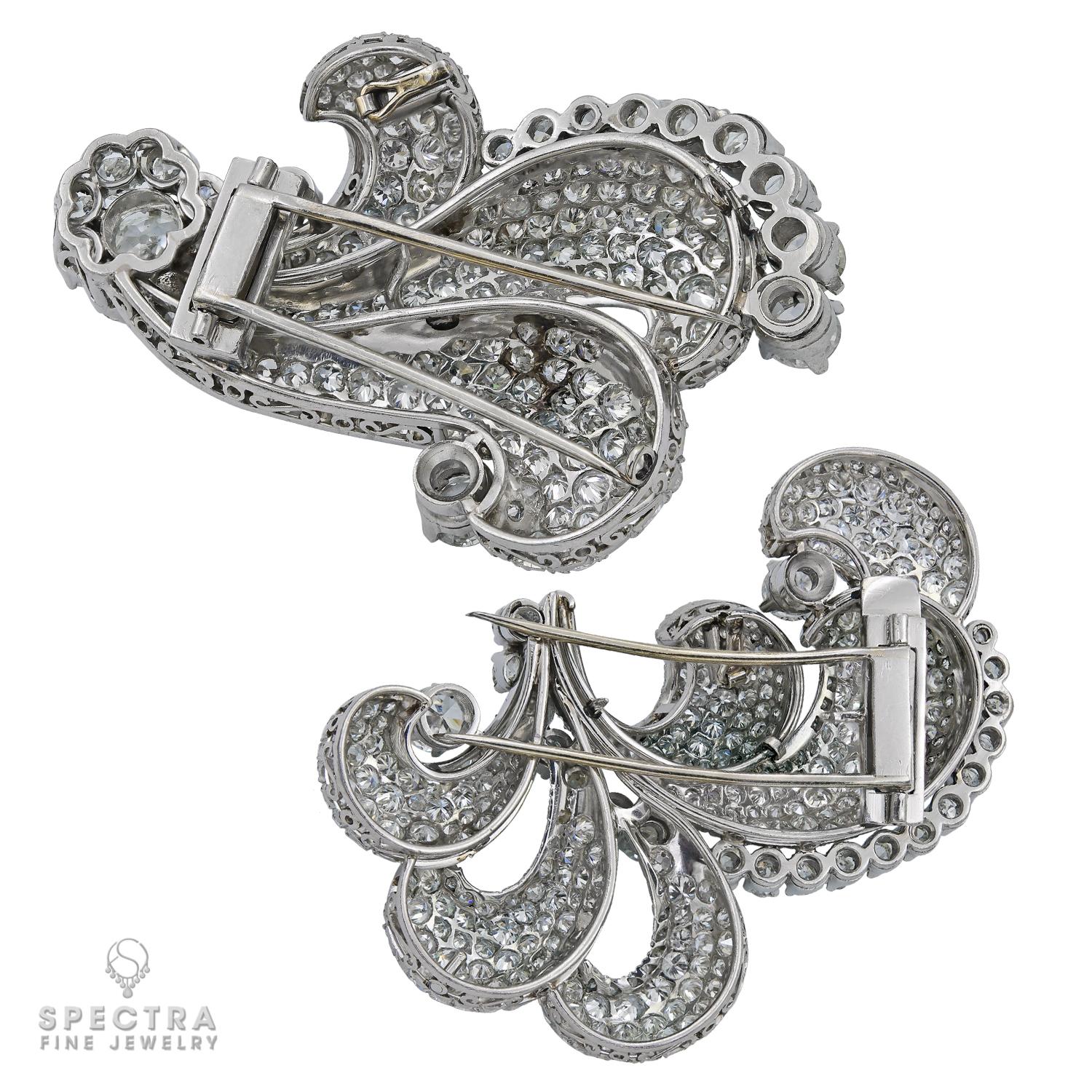 Taglio rotondo Set di due spille vintage in platino e diamanti in vendita