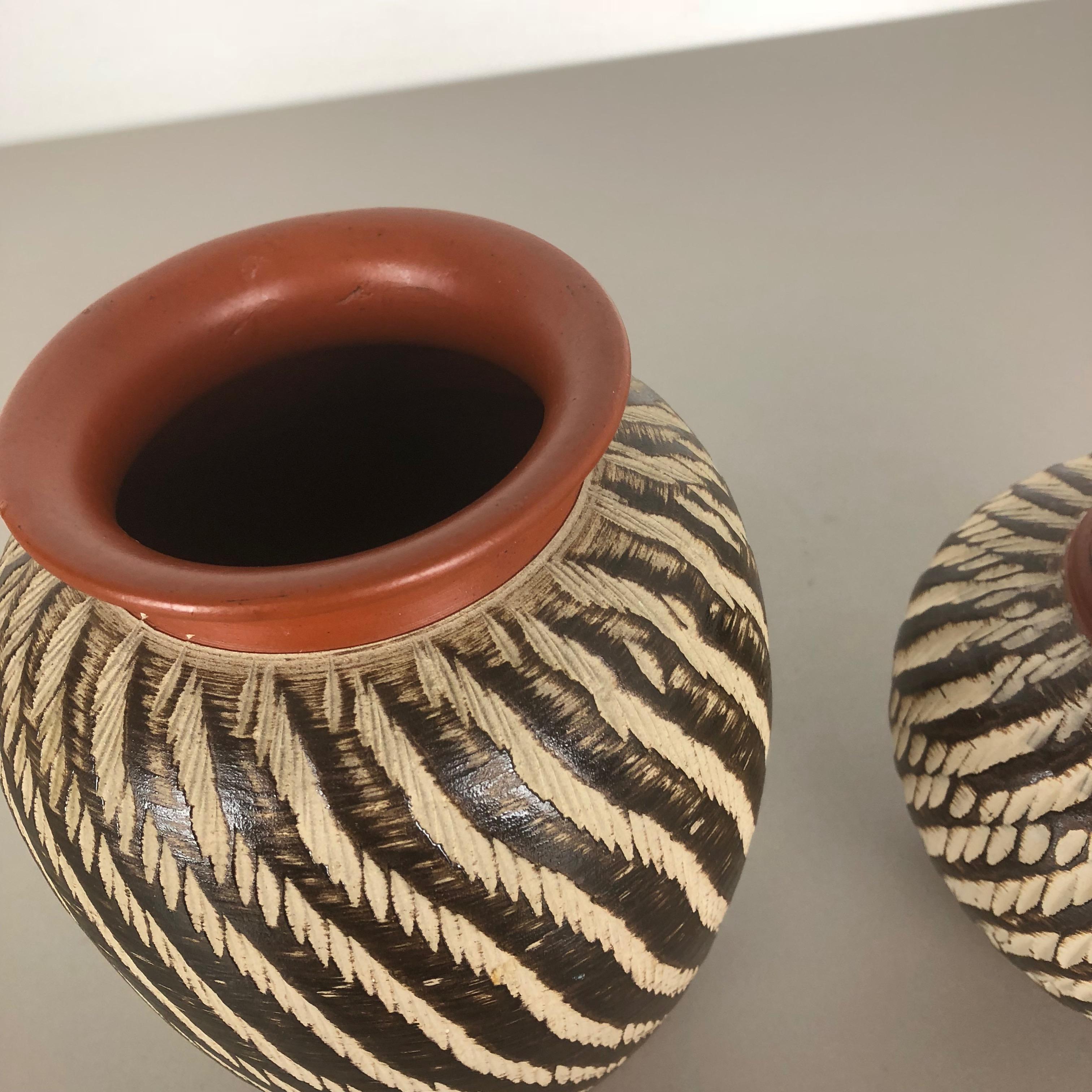 Ensemble de deux vases « abstraits » en poterie vintage fabriqués par WEKARA, Allemagne, années 1960 en vente 6