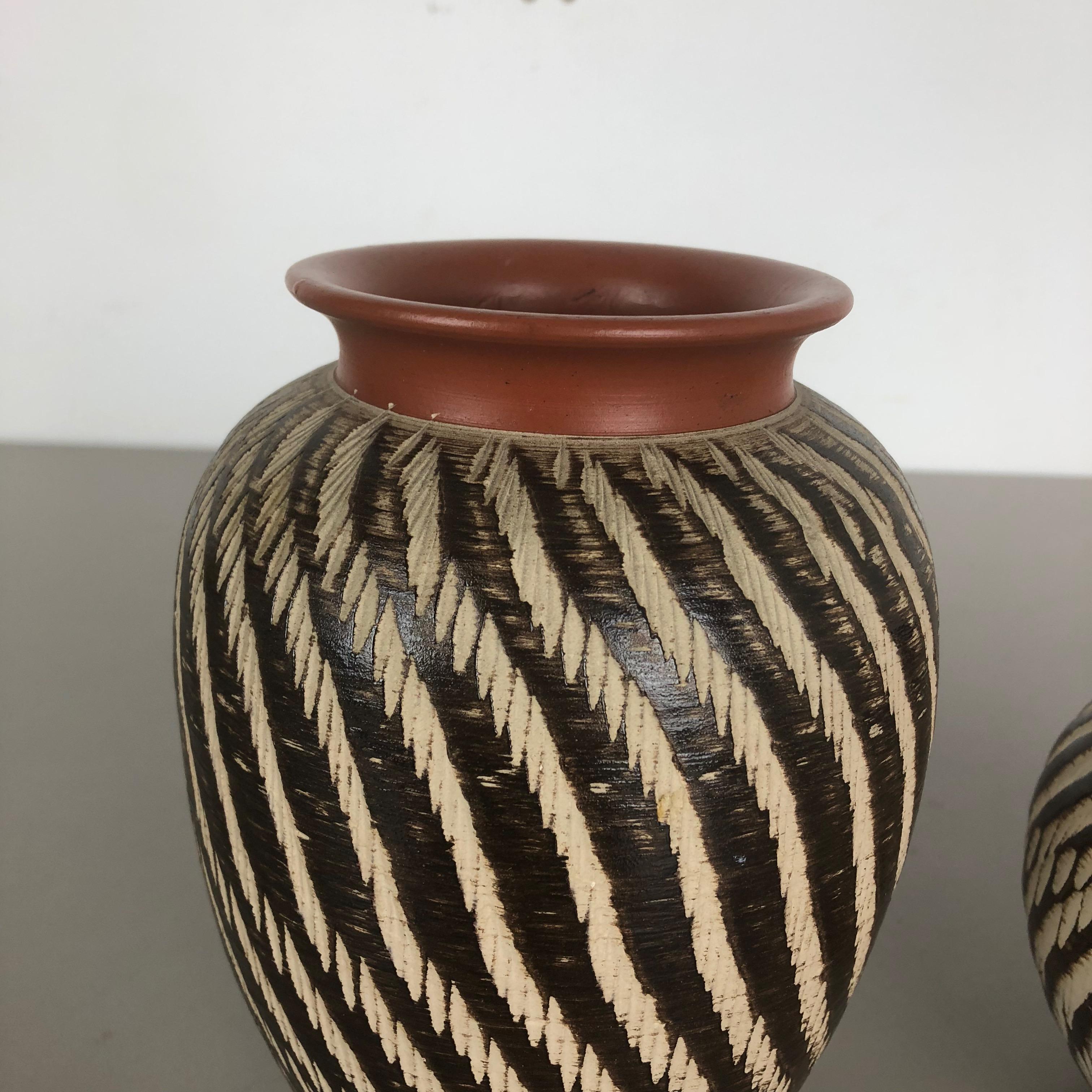 20ième siècle Ensemble de deux vases « abstraits » en poterie vintage fabriqués par WEKARA, Allemagne, années 1960 en vente