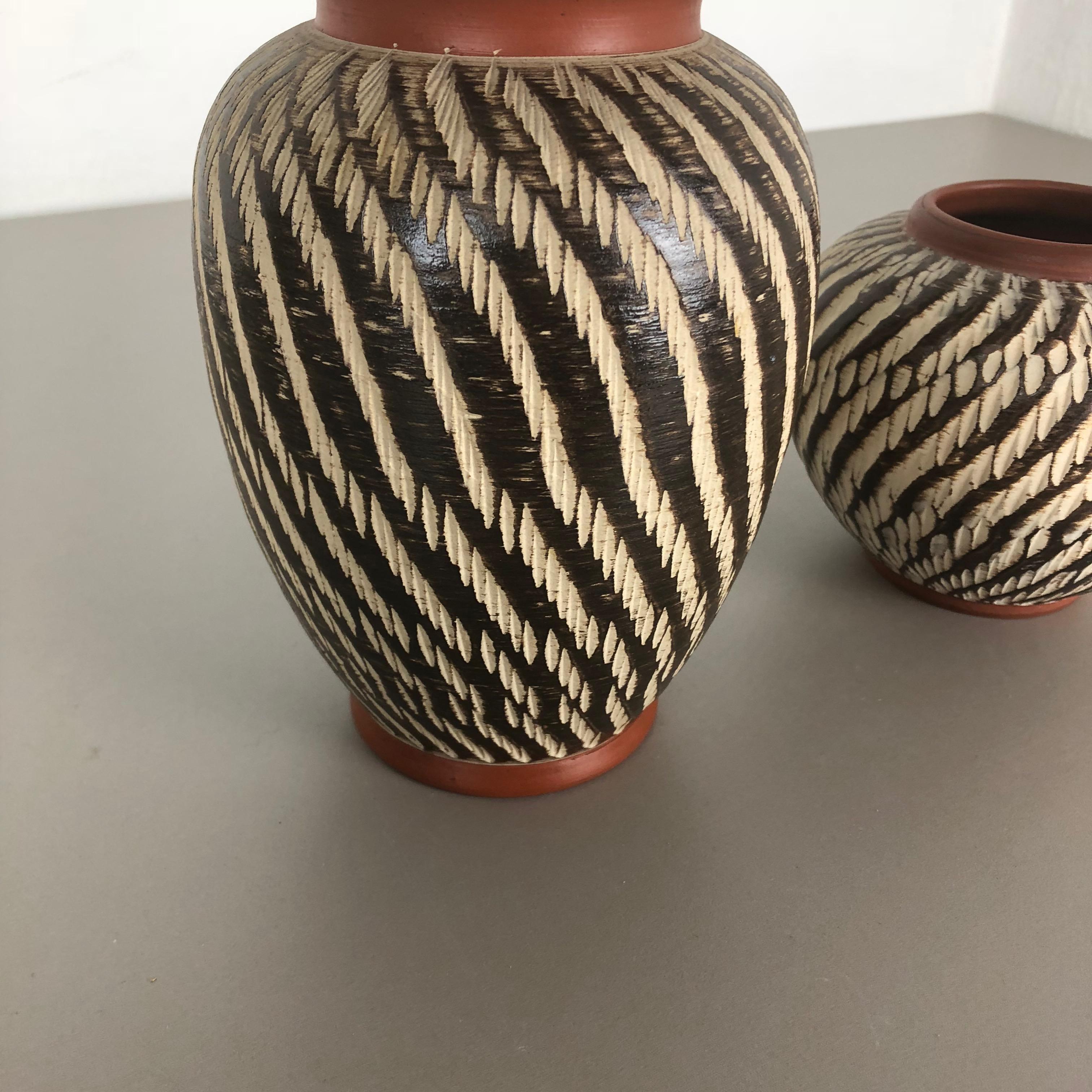 Céramique Ensemble de deux vases « abstraits » en poterie vintage fabriqués par WEKARA, Allemagne, années 1960 en vente