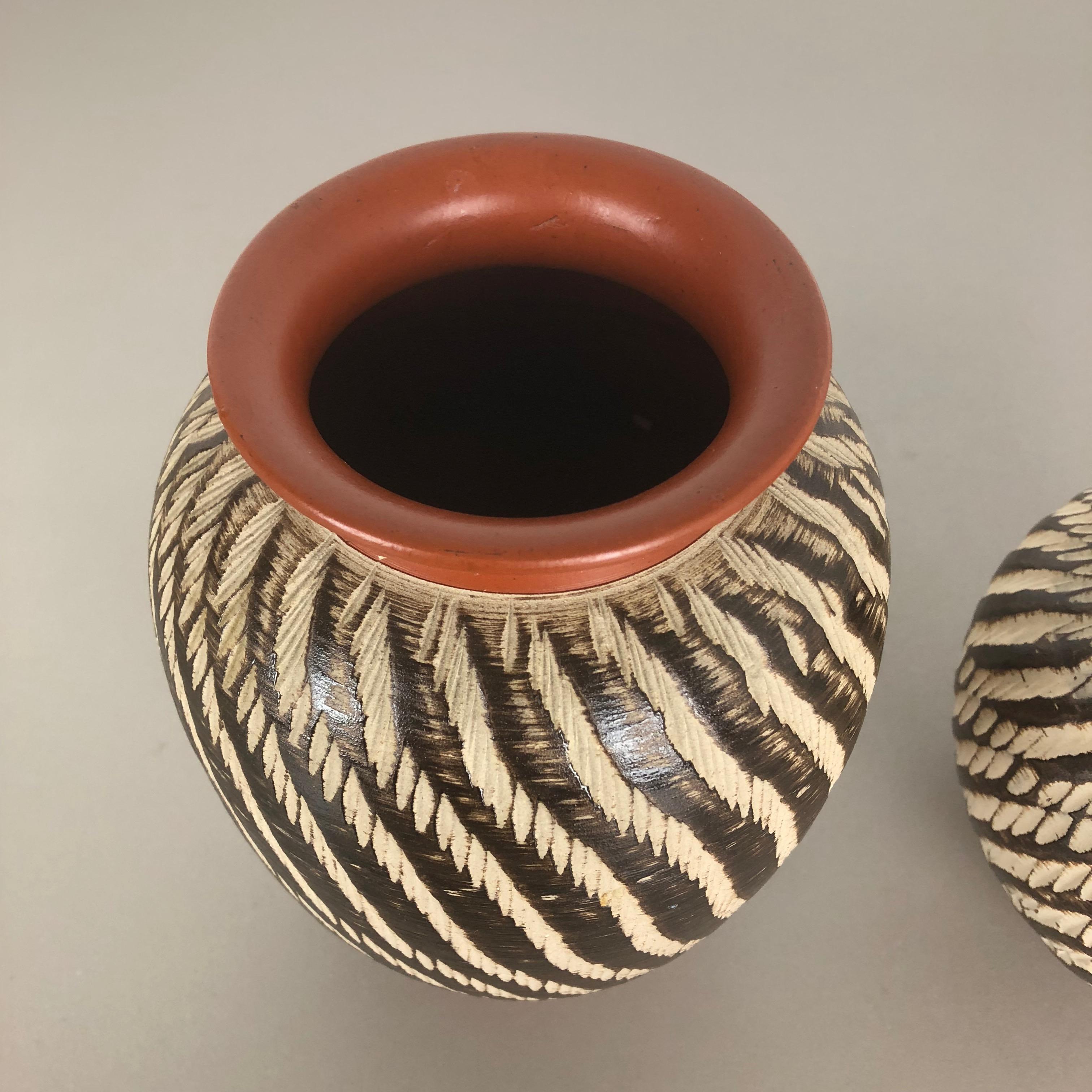 Ensemble de deux vases « abstraits » en poterie vintage fabriqués par WEKARA, Allemagne, années 1960 en vente 1