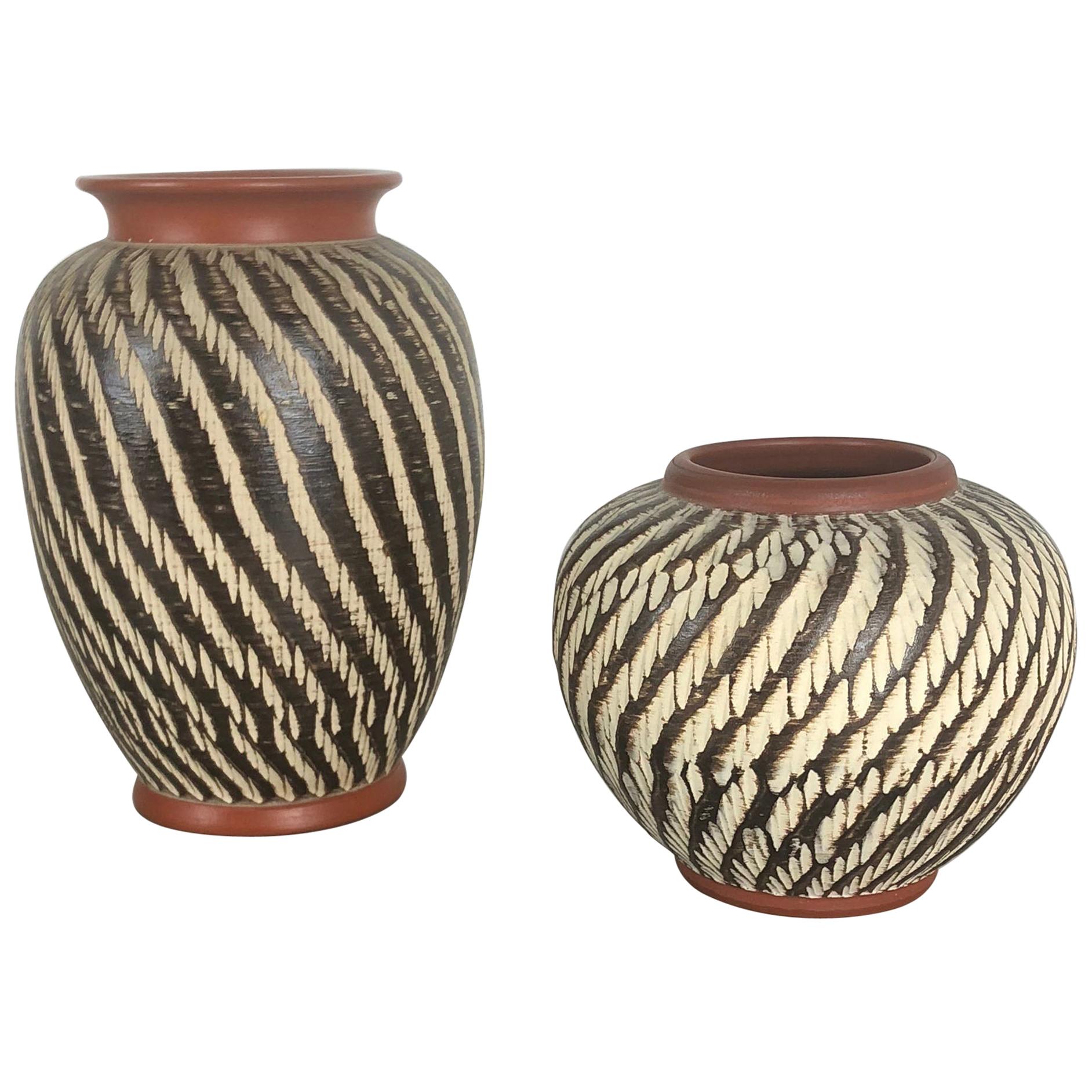 Ensemble de deux vases « abstraits » en poterie vintage fabriqués par WEKARA, Allemagne, années 1960 en vente