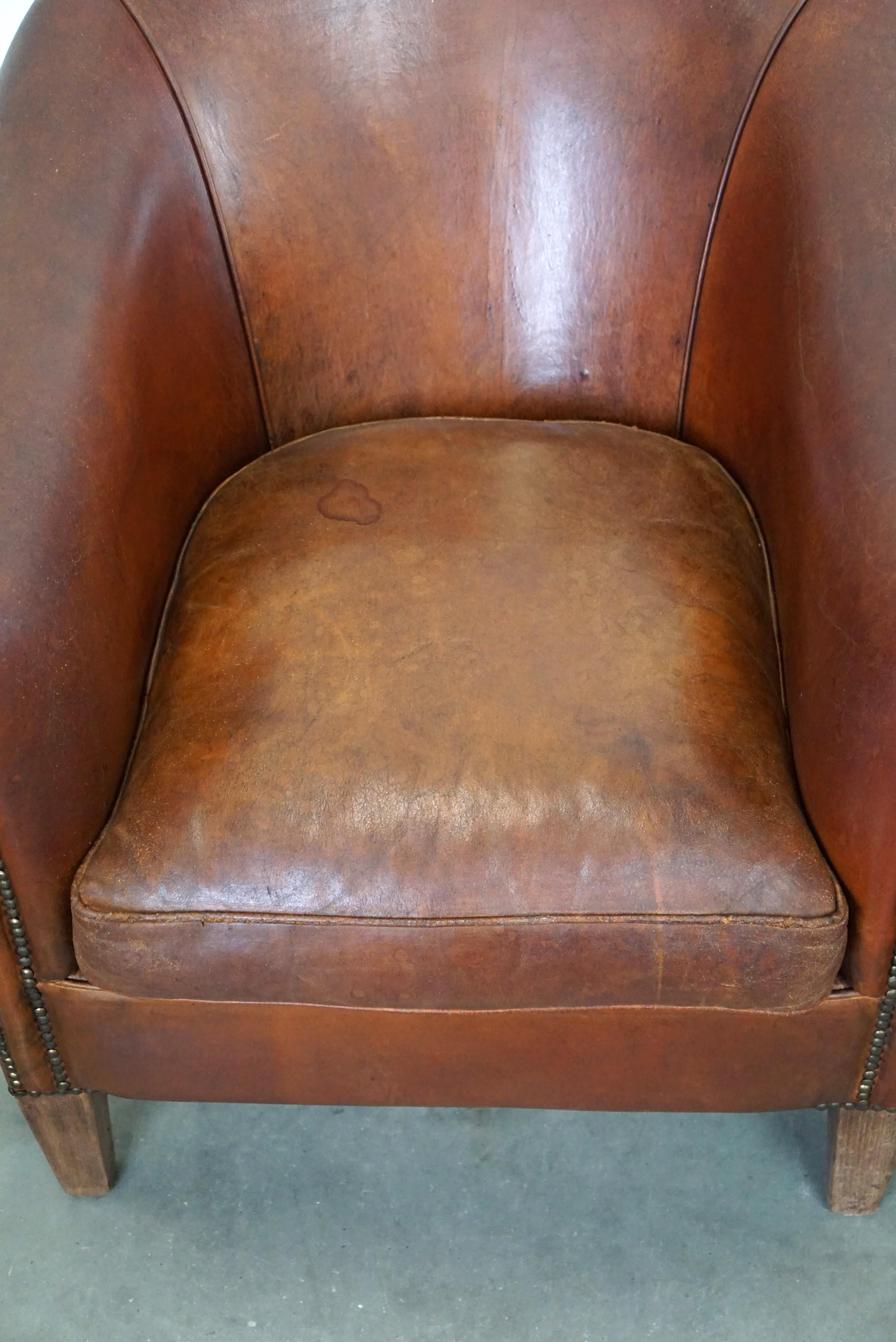 Fait main Ensemble de deux fauteuils club vintage en cuir de mouton au caractère robuste